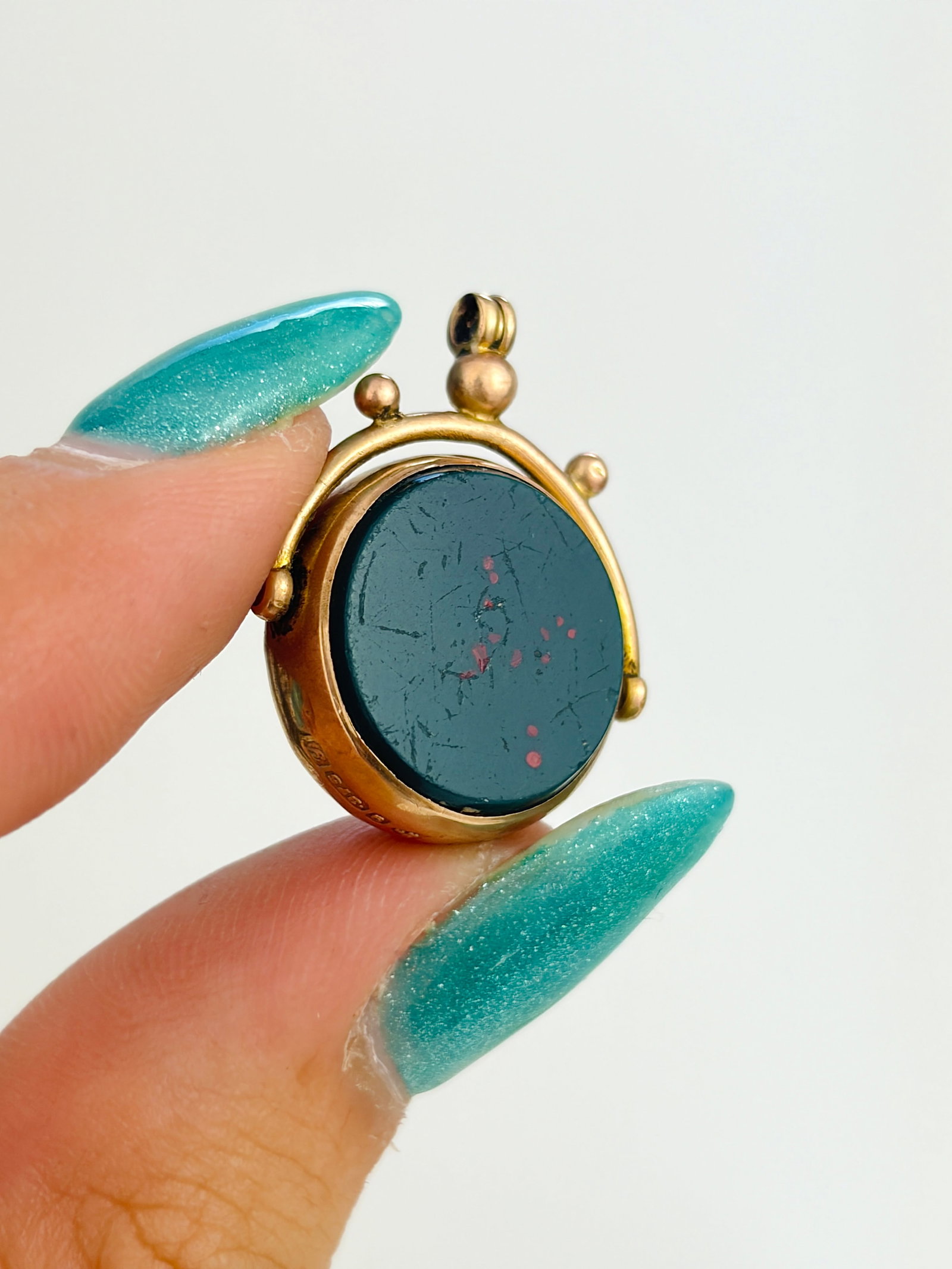Antique c.1924 9ct Yellow Gold Bloodstone and Carnelian Spinning Fob Pendant - 2