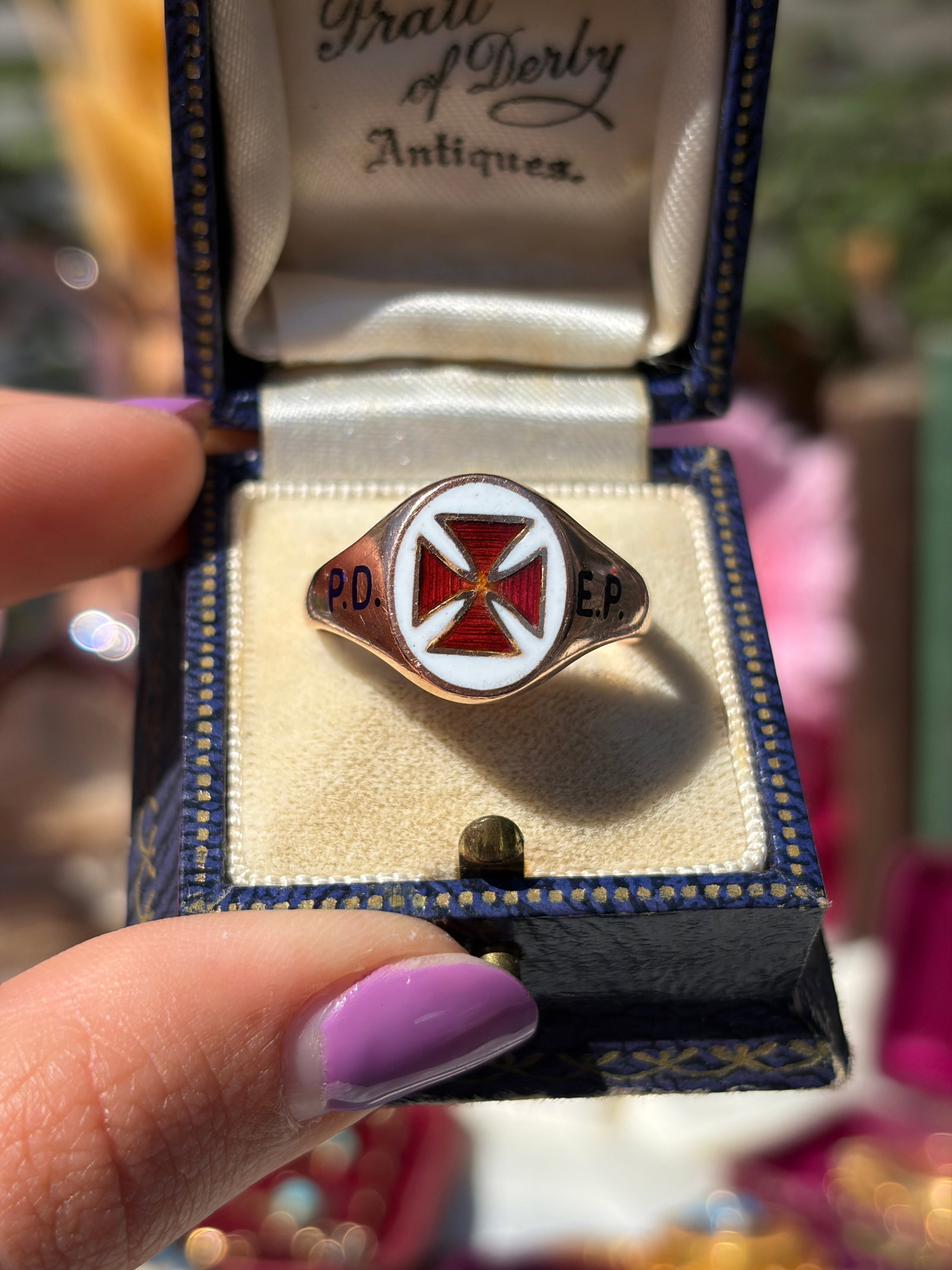 VINTAGE C.1977 9CT GOLD RED AND WHITE ENAMEL MASONIC KNIGHTS TEMPLAR SIGNET RING - 2