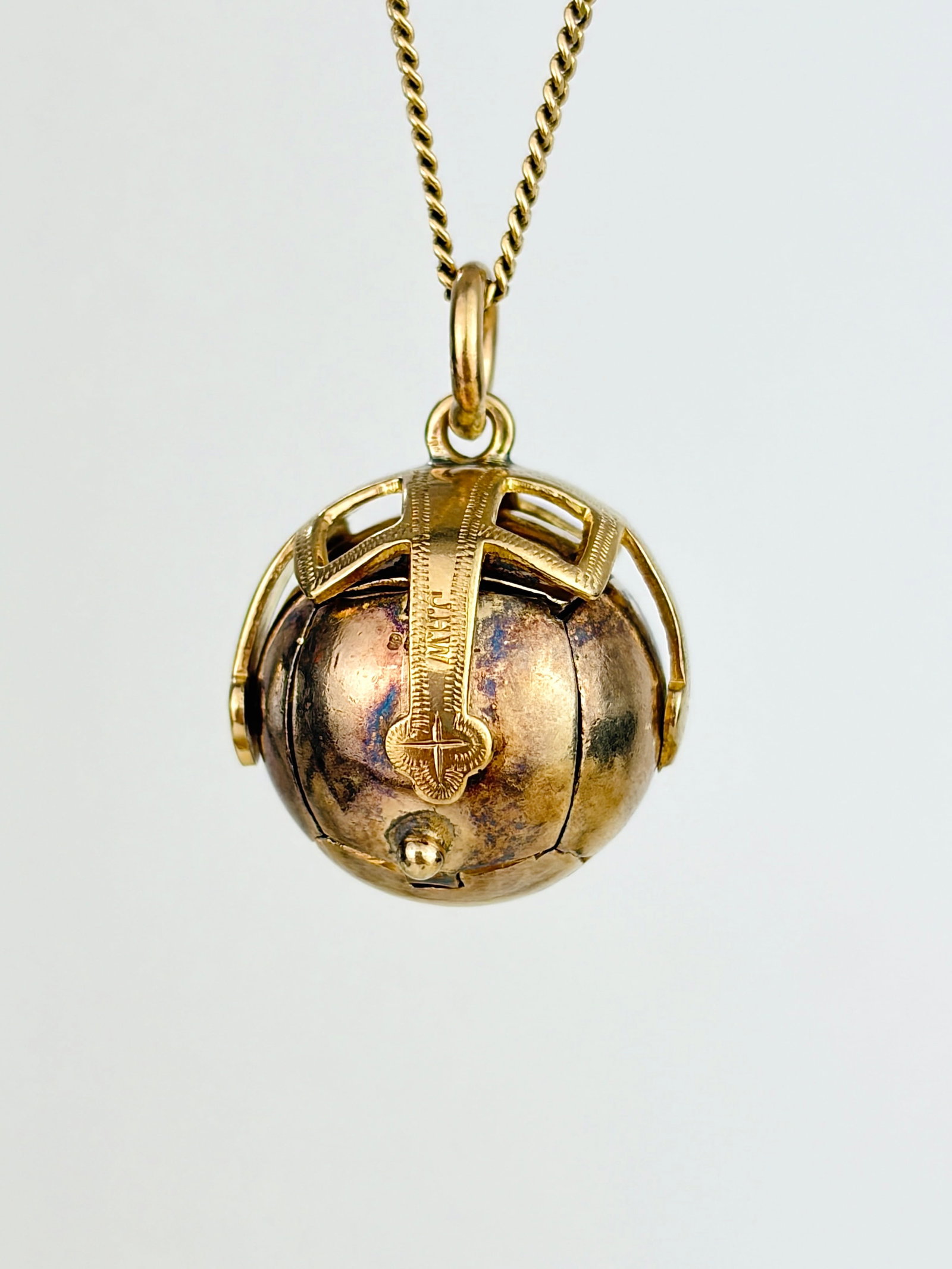 9ct Gold and Silver Masonic Ball/Cross Opening Pendant: 9ct Gold and Silver Masonic Ball/Cross Opening Pendant chain not included.