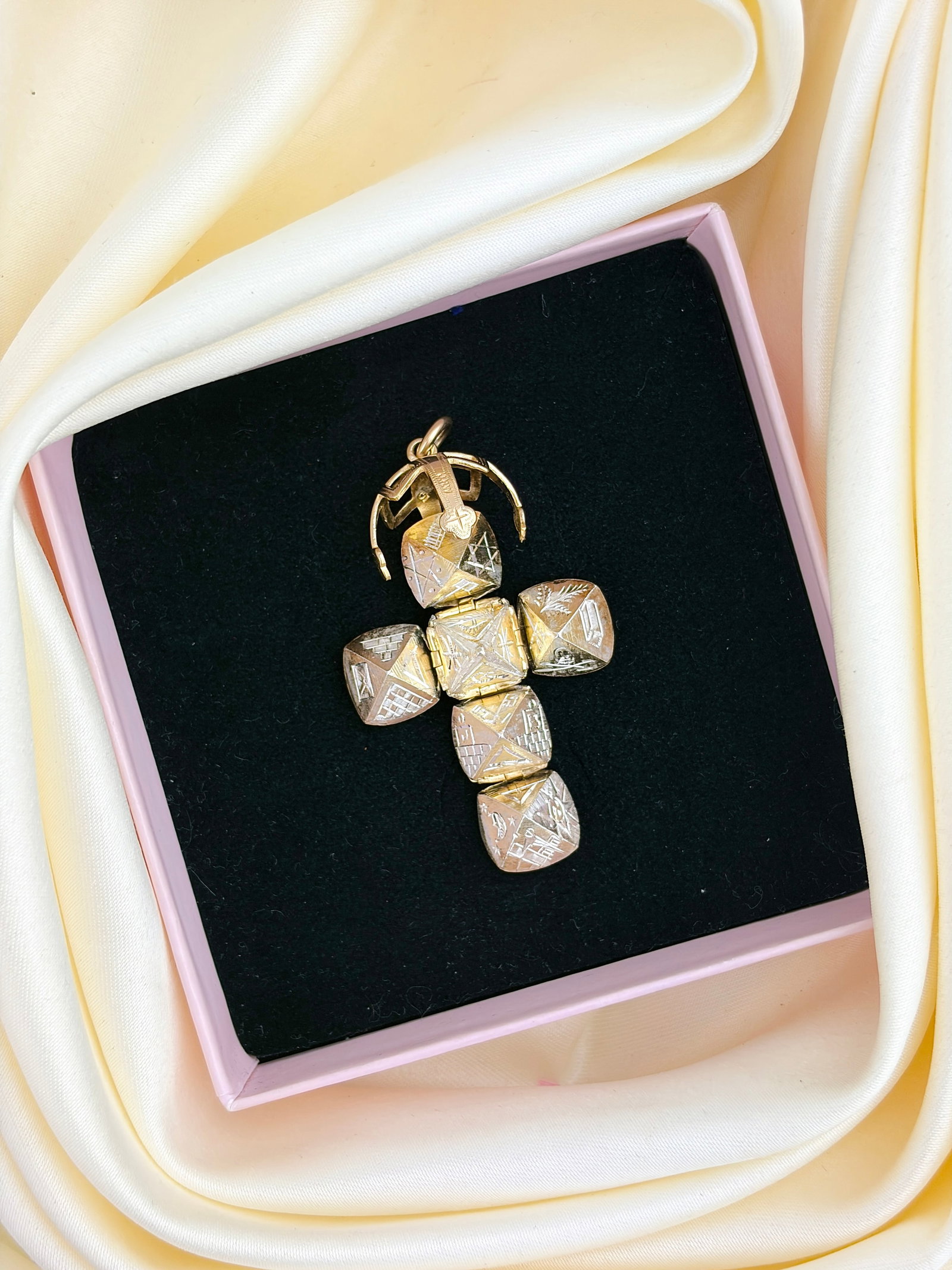 9ct Gold and Silver Masonic Ball/Cross Opening Pendant - 7