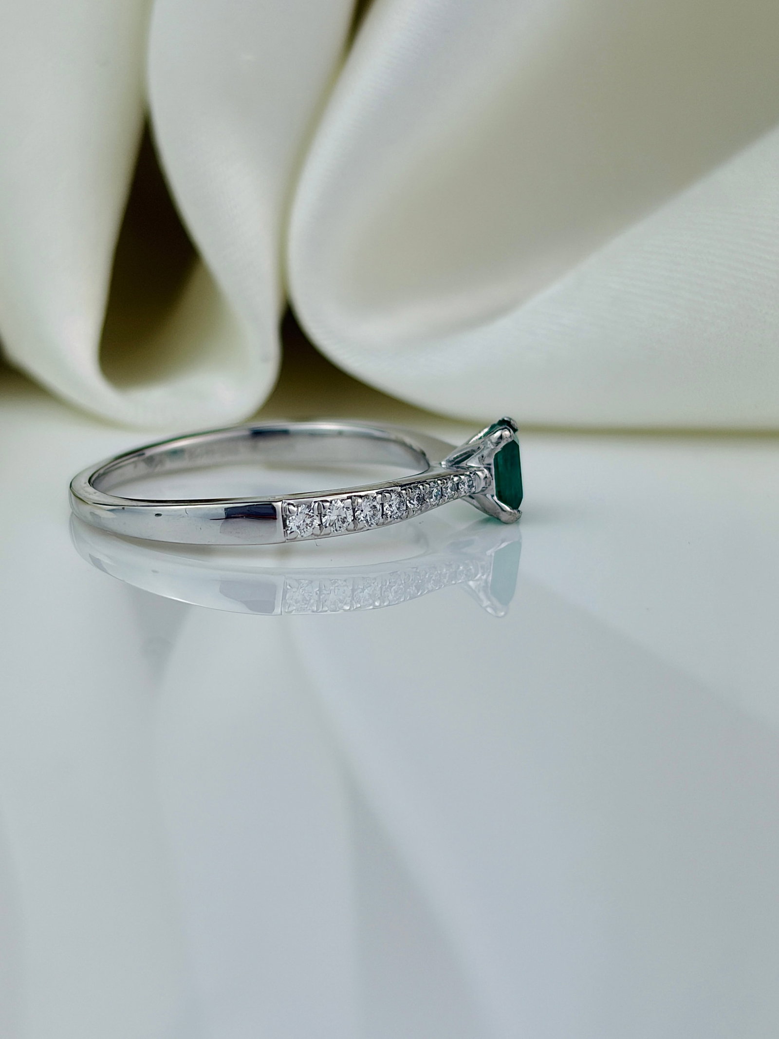 vintage emerald and diamond platinum solitaire ring - 2