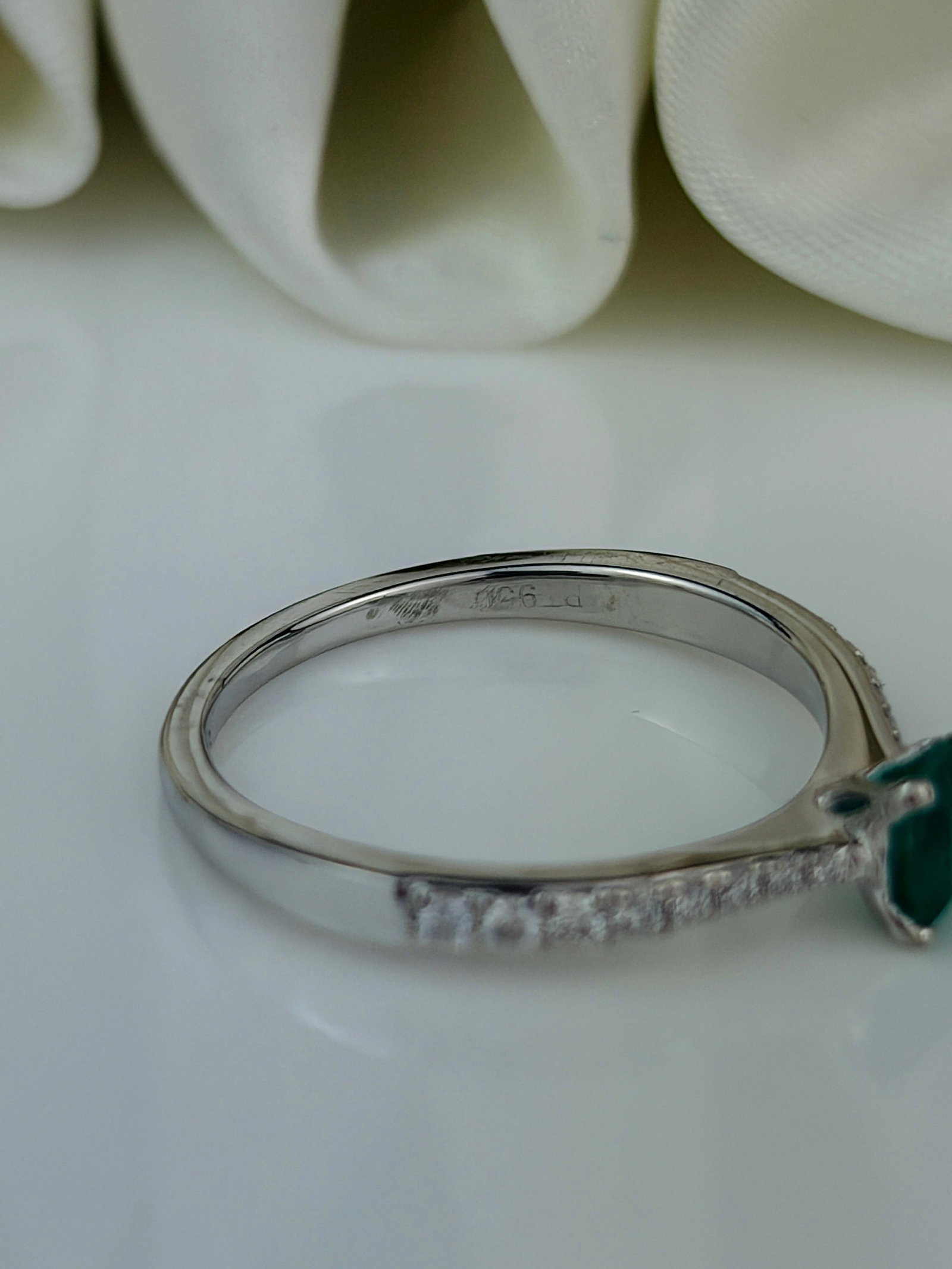 vintage emerald and diamond platinum solitaire ring - 4