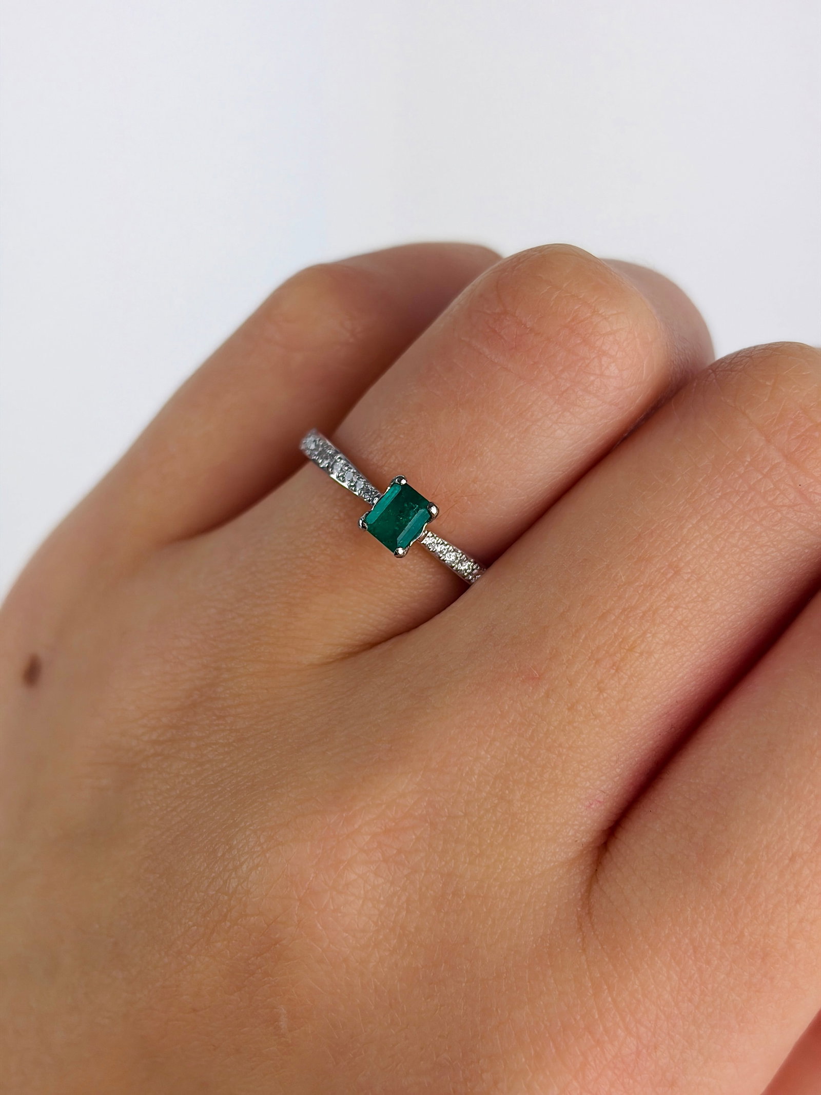 vintage emerald and diamond platinum solitaire ring - 8