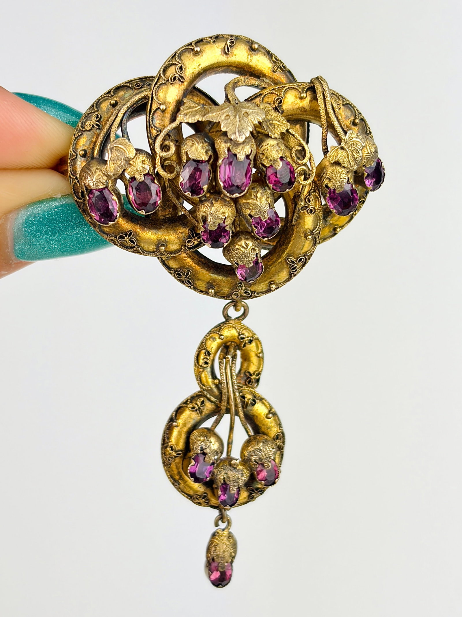 Antique Boxed Victorian Amethyst and Chrysoberyl Brooch and Earrings Suite in Gold - 5