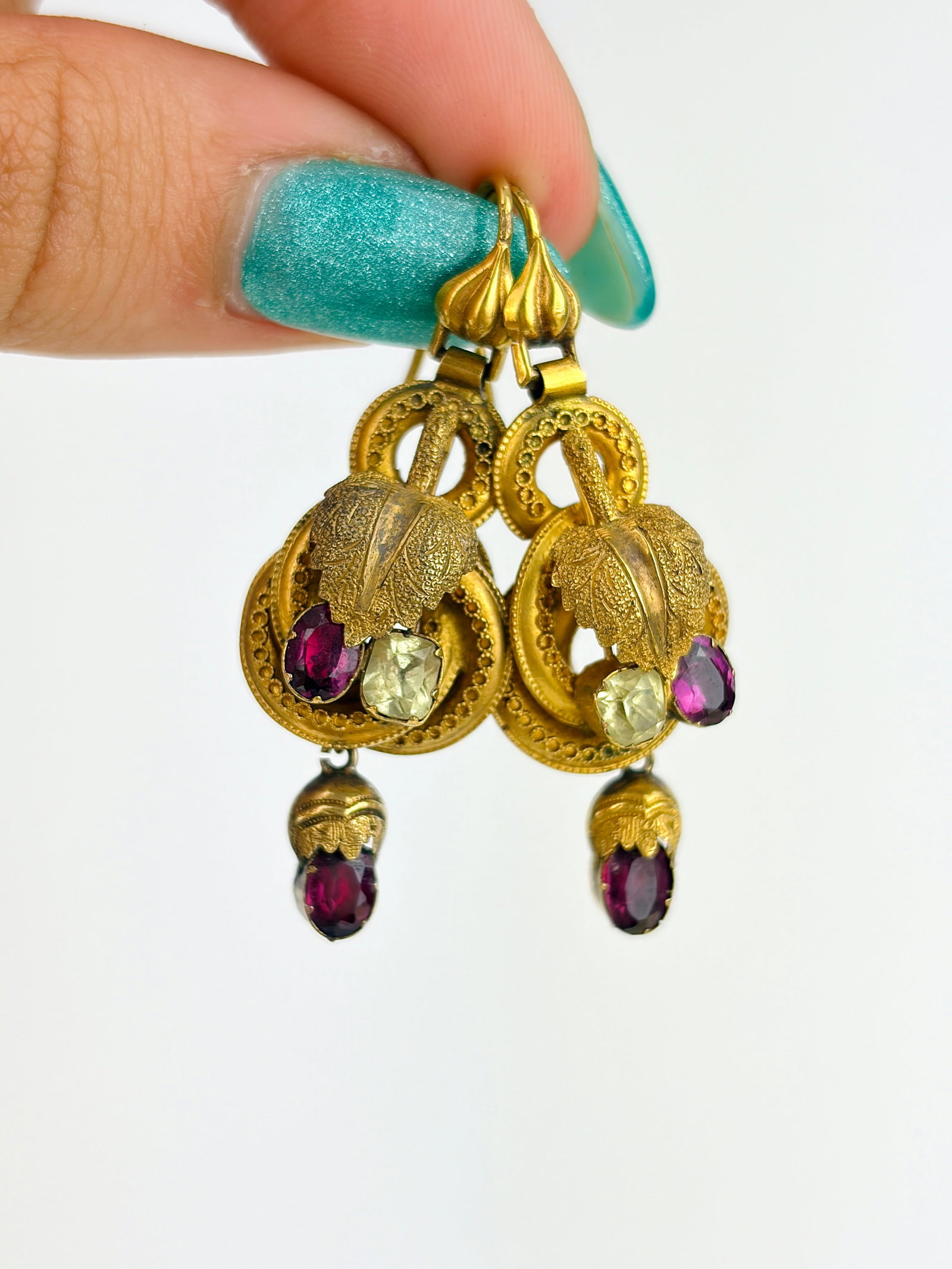 Antique Boxed Victorian Amethyst and Chrysoberyl Brooch and Earrings Suite in Gold - 8