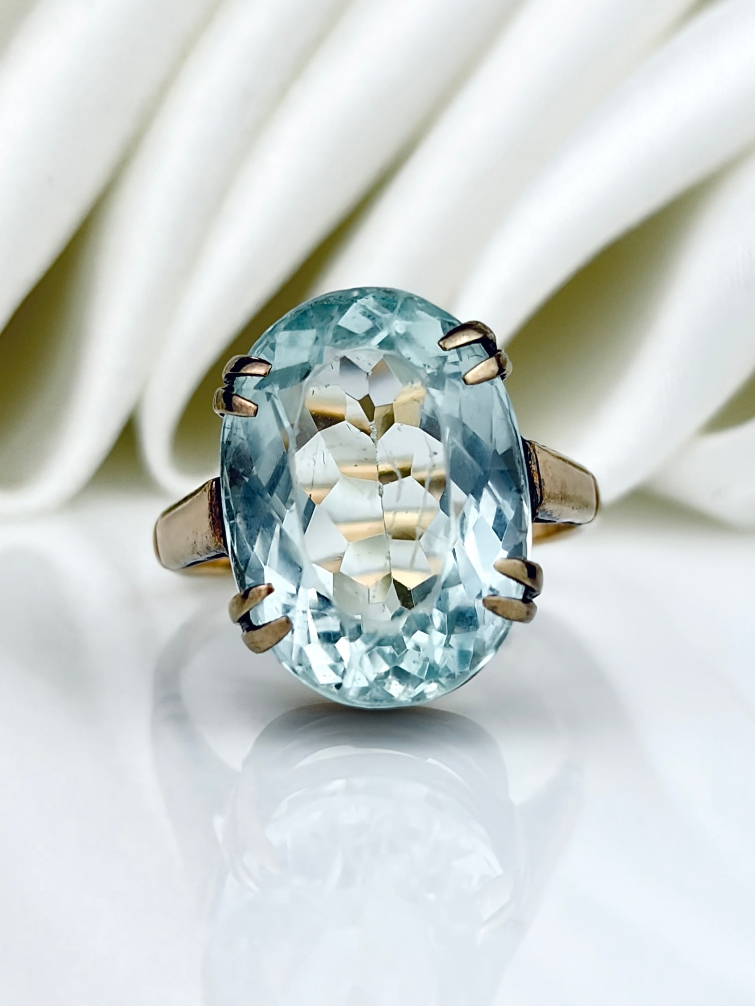 Wonderful c.1934 9ct Gold Aquamarine Cocktail Ring (1 of 9)