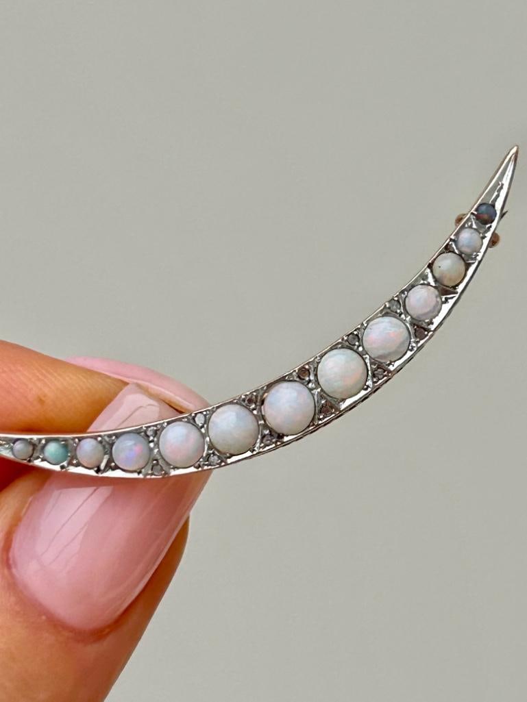 Opal and Diamond Crescent Brooch in 9ct Gold: Opal and Diamond Crescent Brooch in 9ct Gold the most beautiful fiery opals with diamond points, exquisite measurements size 51mm x 5mm weight 2.59g stamped 9.375