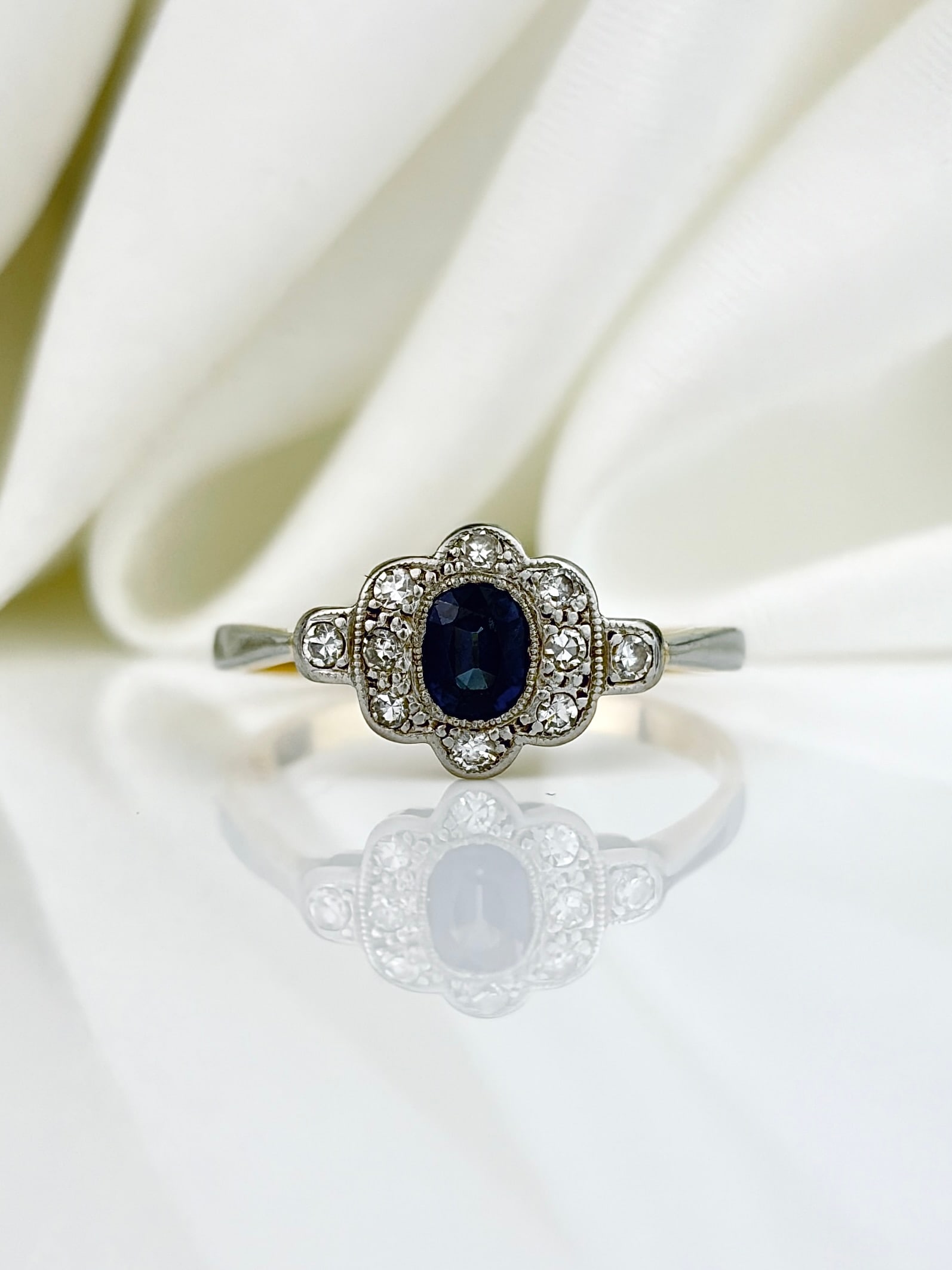 Antique Art Deco Era Sapphire and Diamond Ring in 18ct Gold and Platinum: Antique Art Deco Era Sapphire and Diamond Ring in 18ct Gold and Platinum Gorgeous ring from the Art Deco era!