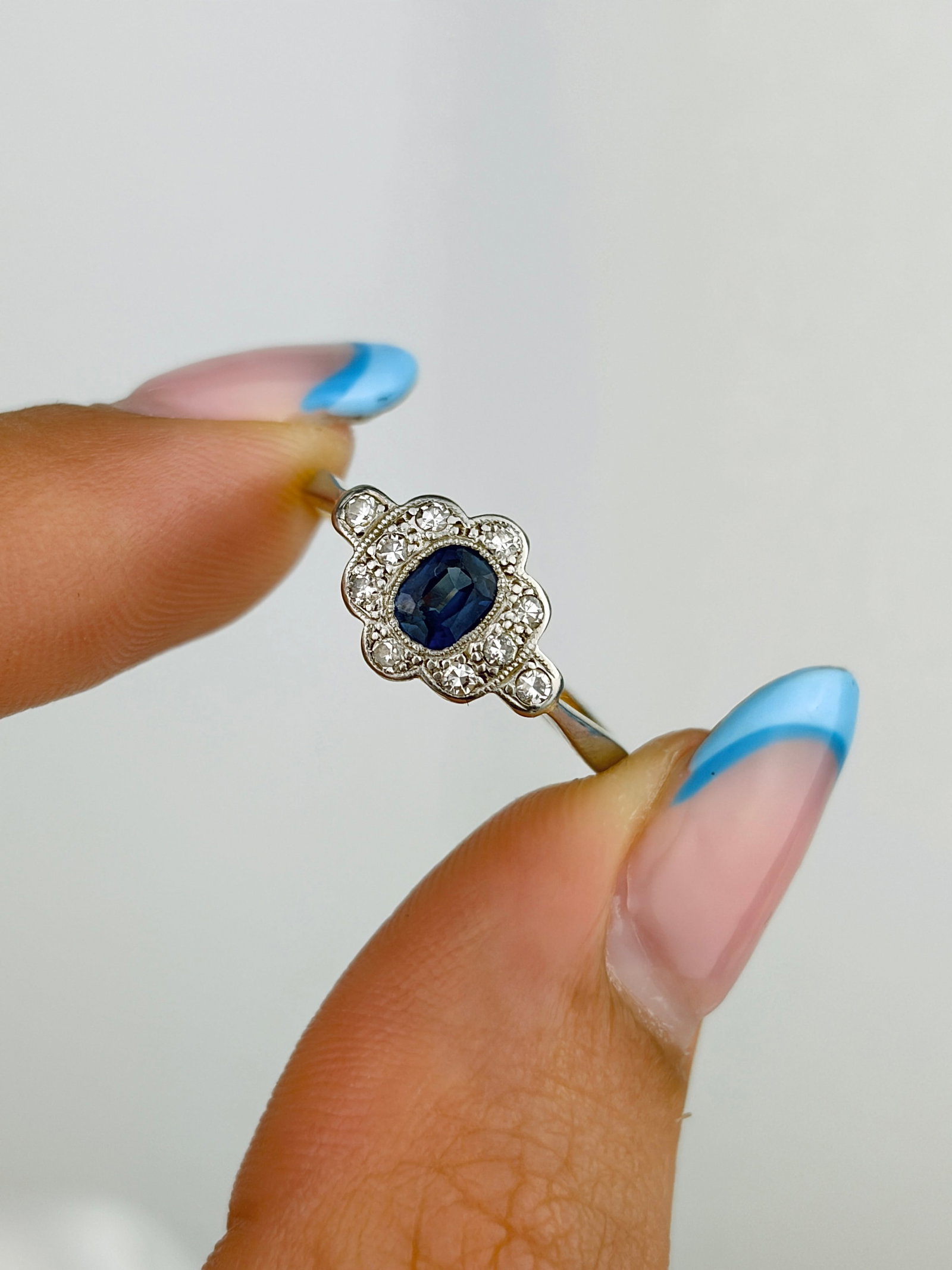 Antique Art Deco Era Sapphire and Diamond Ring in 18ct Gold and Platinum - 5