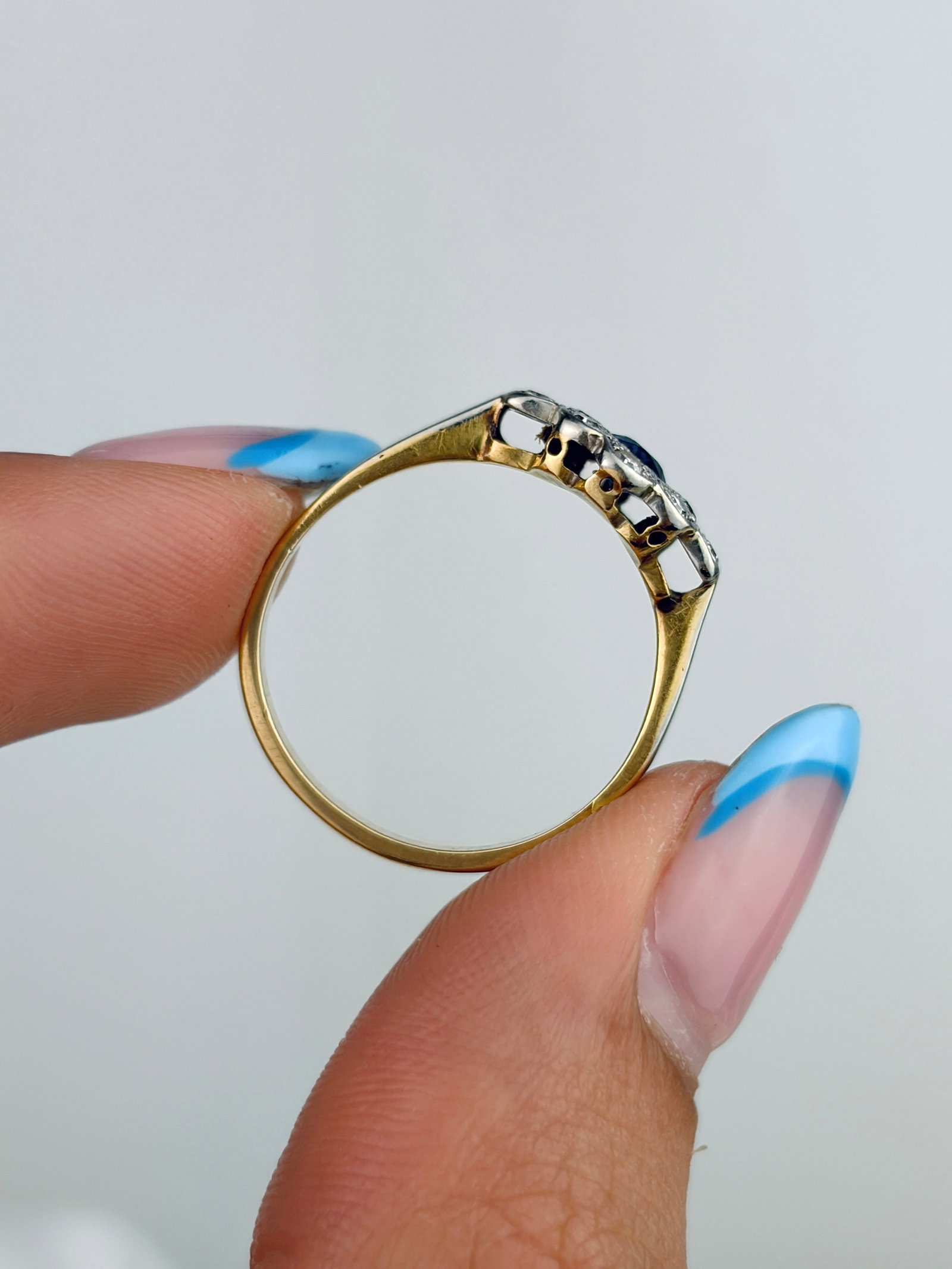 Antique Art Deco Era Sapphire and Diamond Ring in 18ct Gold and Platinum - 6