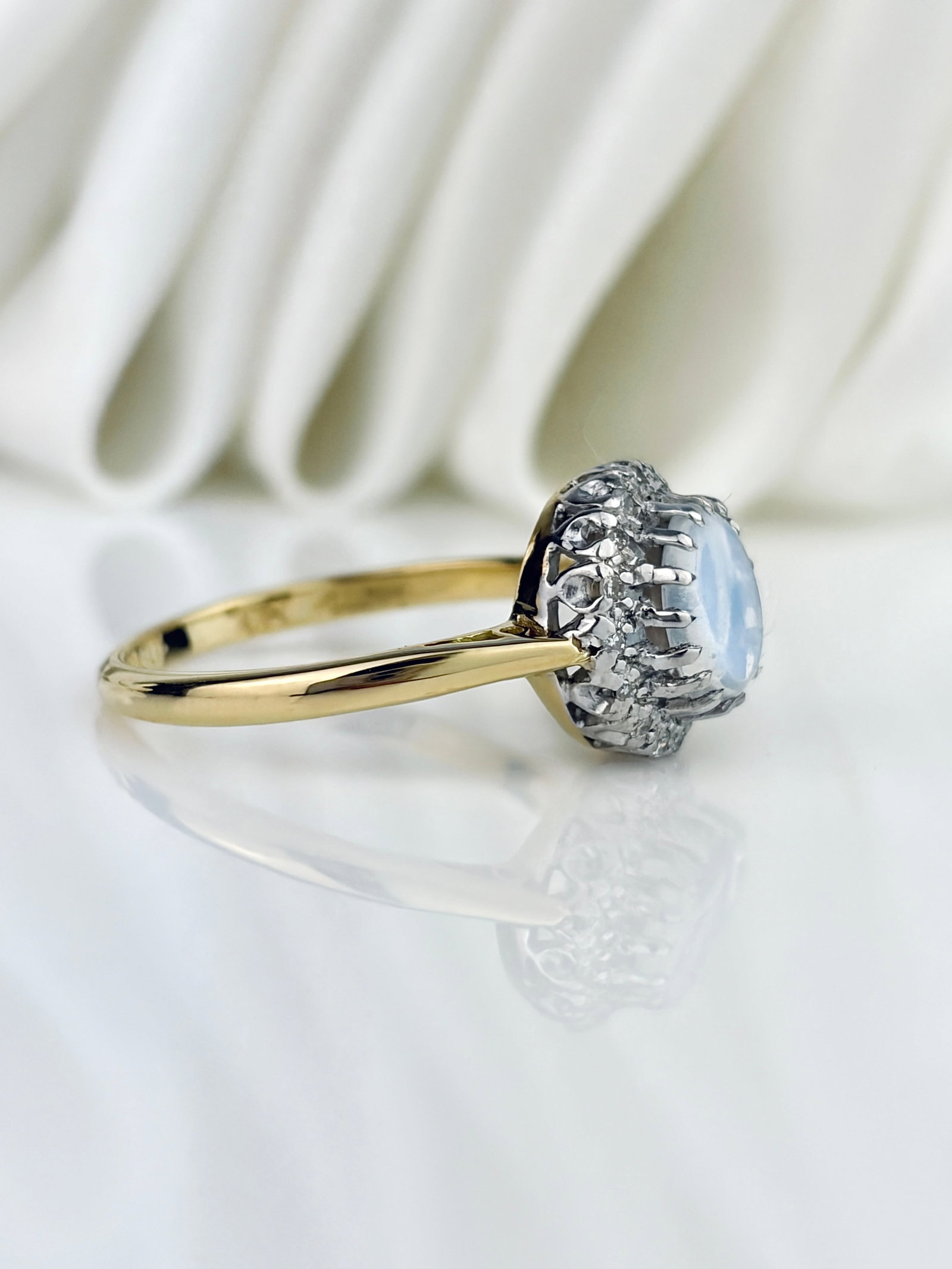 Vintage c.1965 18ct Gold Cabochon Moonstone and Diamond Halo Ring - 2