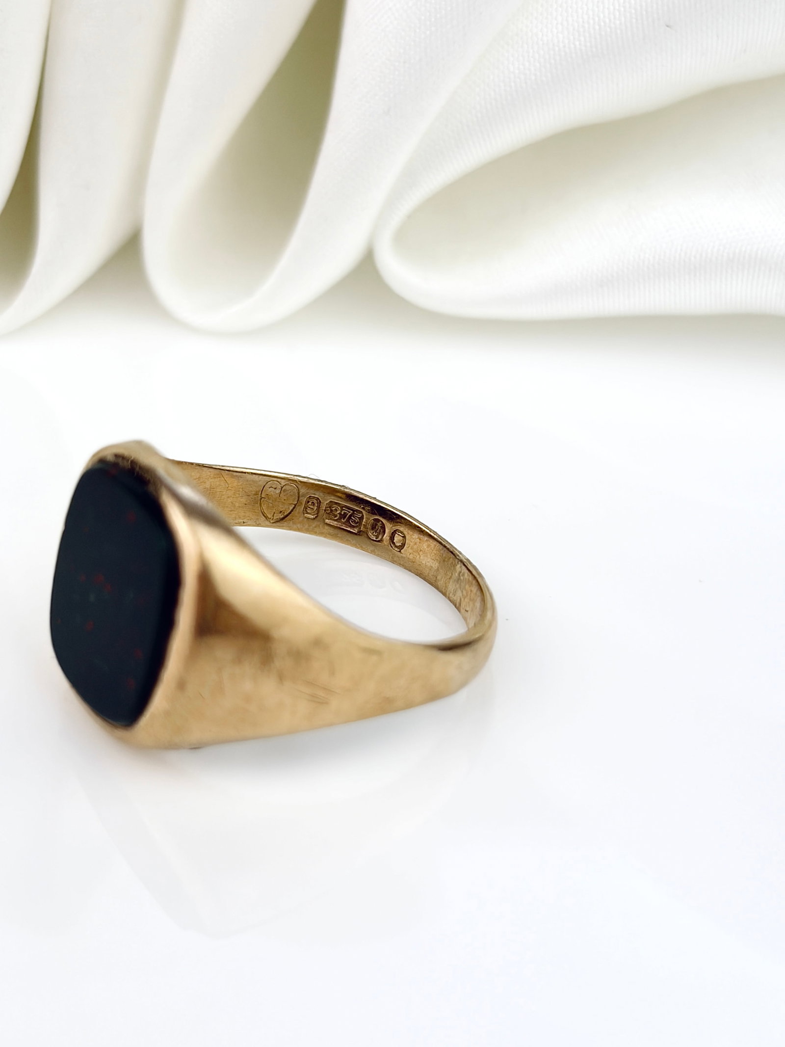 LARGE VINTAGE 9CT YELLOW GOLD BLOODSTONE SIGNET RING - 4