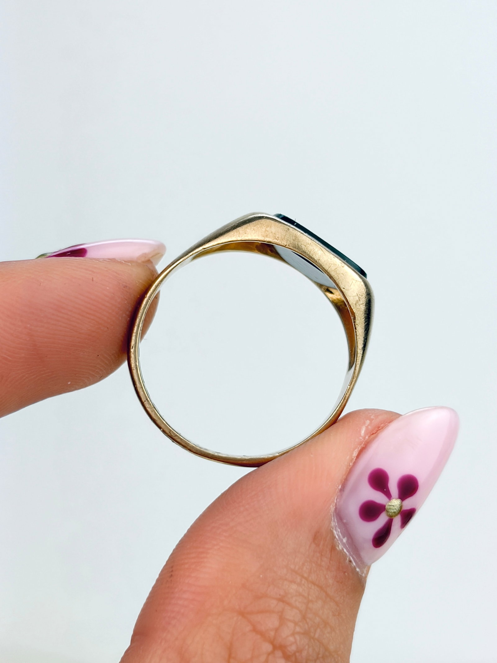 LARGE VINTAGE 9CT YELLOW GOLD BLOODSTONE SIGNET RING - 6