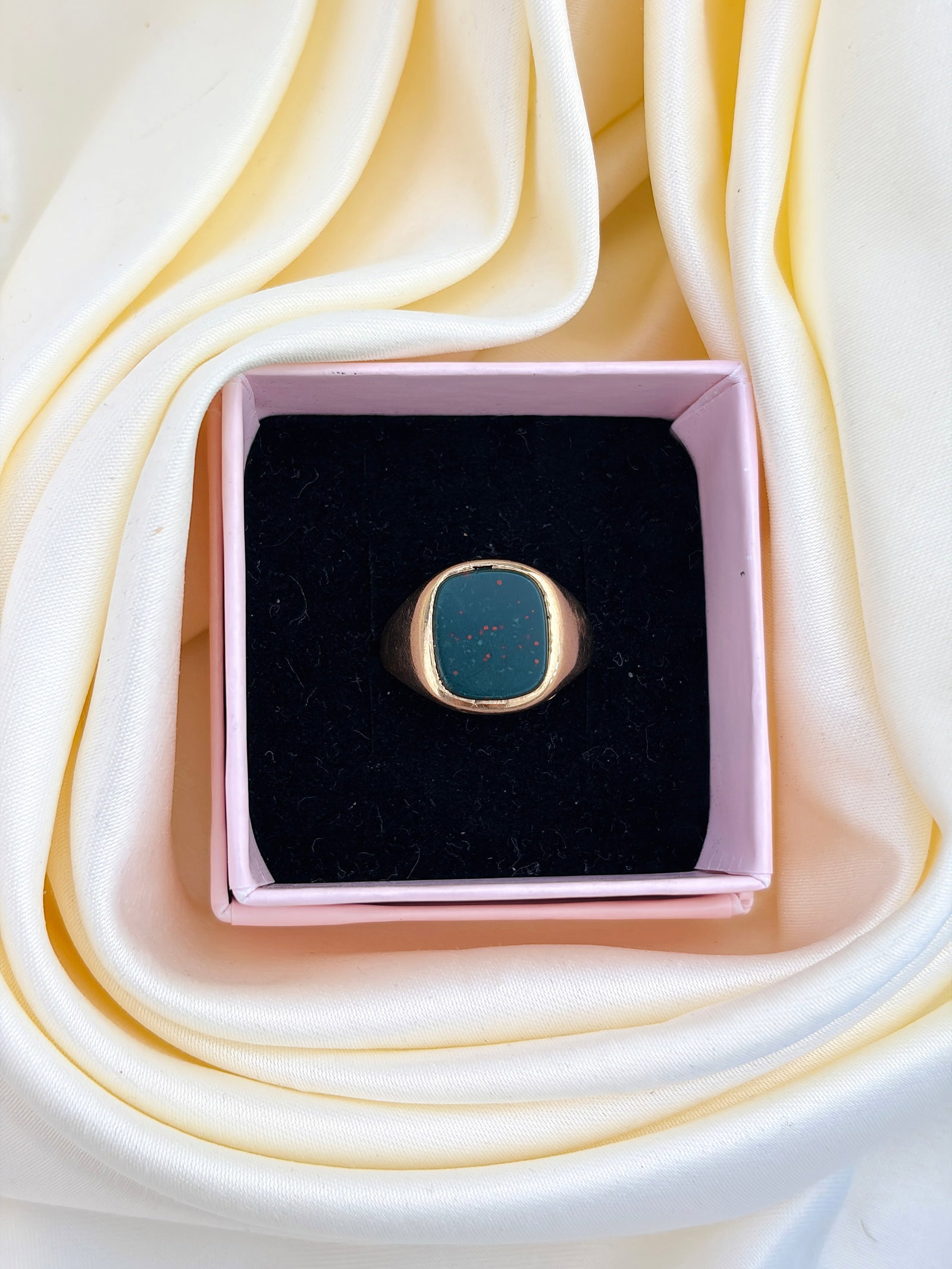 LARGE VINTAGE 9CT YELLOW GOLD BLOODSTONE SIGNET RING - 9
