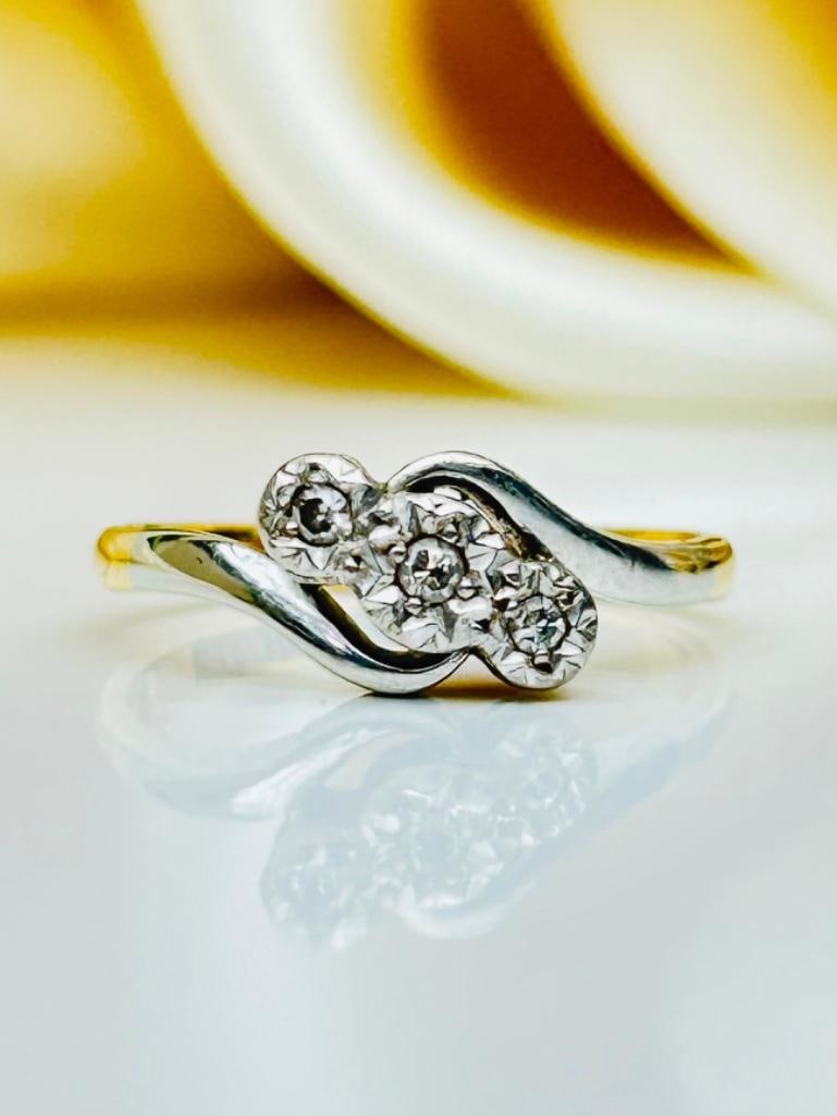 Antique Art Deco Era 18ct Yellow Gold Diamond 3 Stone Twist Ring: Antique Art Deco Era 18ct Yellow Gold Diamond 3 Stone Twist Ring sweet and elegant twist ring measurements size uk L us 6 head of ring 6mm x 8mm weight 2.70g stamped