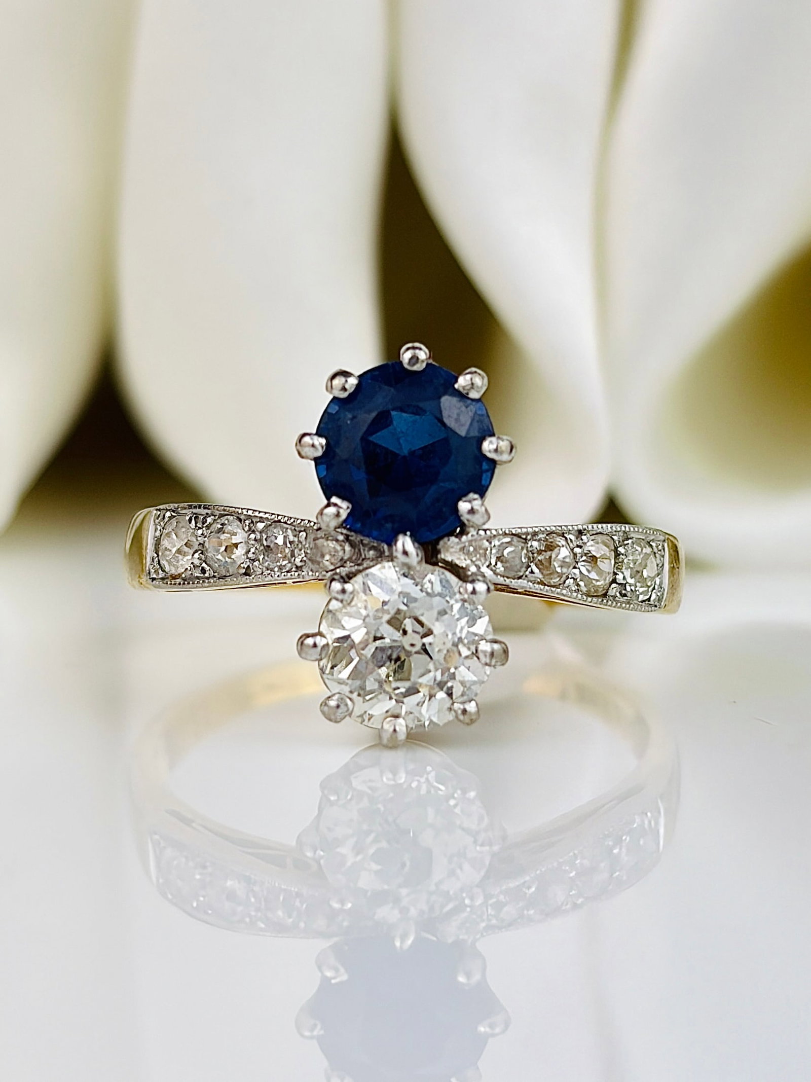 Antique 18ct yellow gold .95pts diamond / .95pts sapphire "moi et toii" two stone ring: Antique 18ct yellow gold .95pts diamond / .95pts sapphire "moi et toii" two stone ring Showstopper ! Approx a huge .95pts each stone ! Ring size uk T / USA 9 3/4 weight 4.2 g 