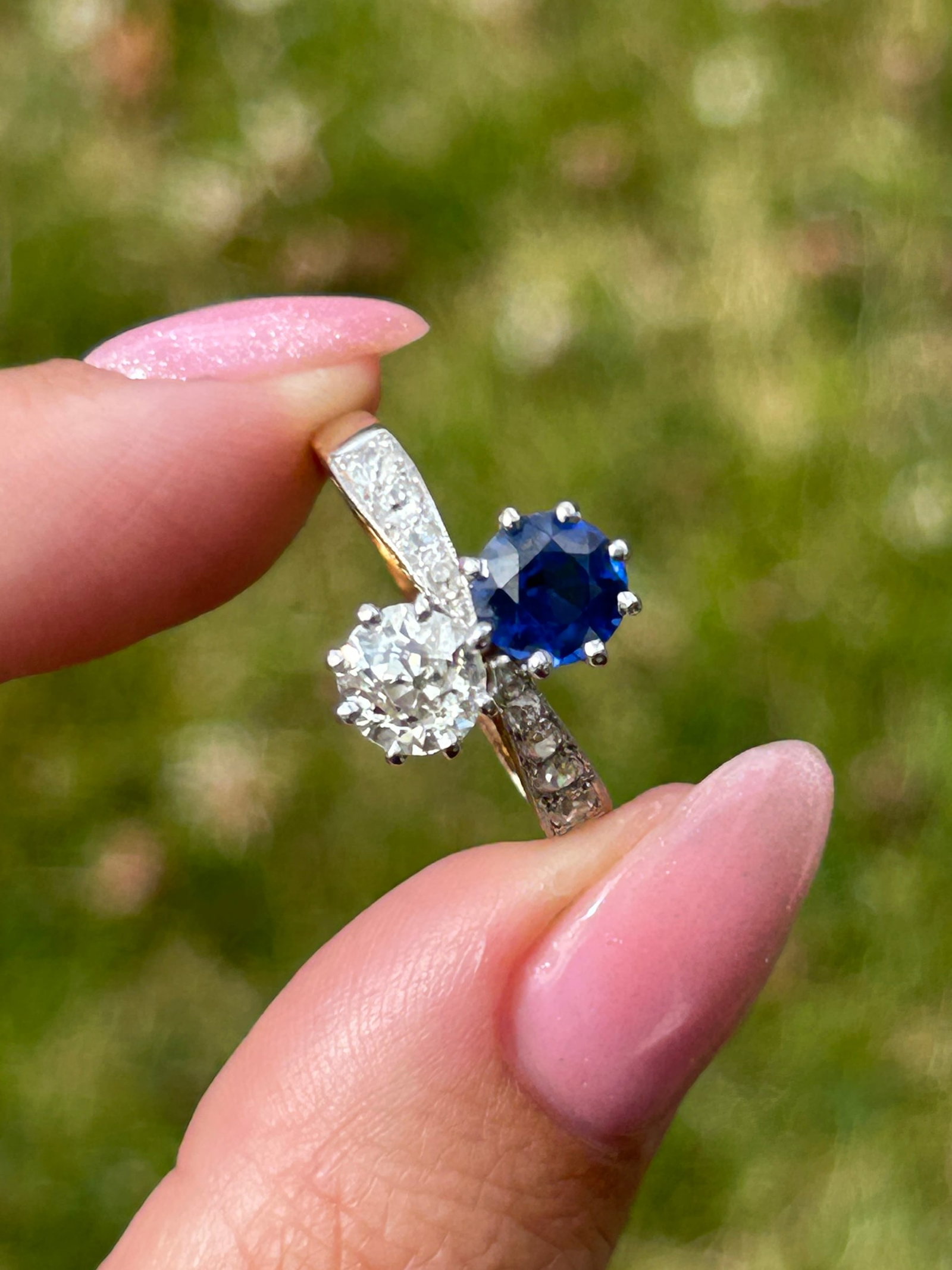 Antique 18ct yellow gold .95pts diamond / .95pts sapphire "moi et toii" two stone ring - 5
