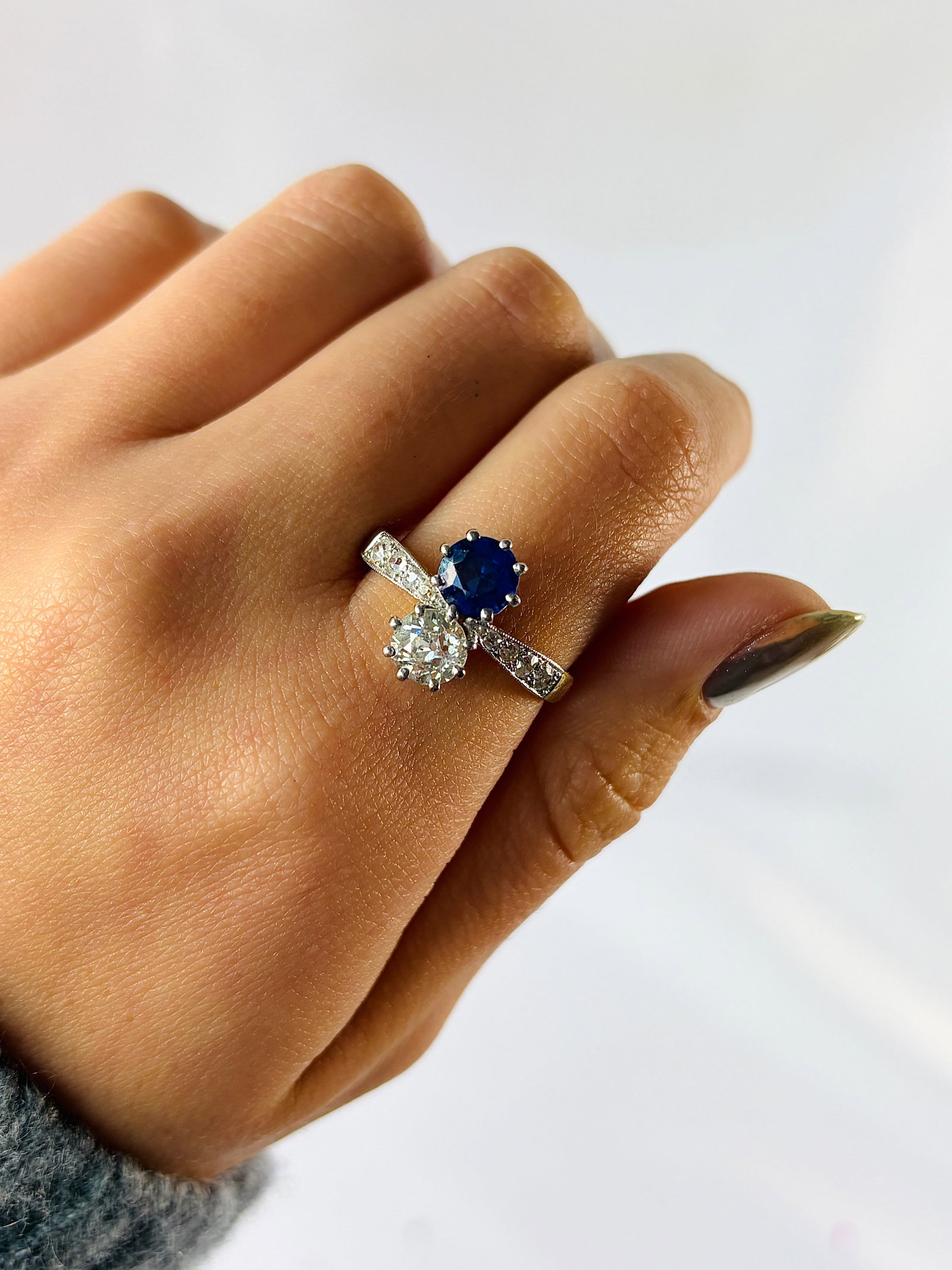 Antique 18ct yellow gold .95pts diamond / .95pts sapphire "moi et toii" two stone ring - 8
