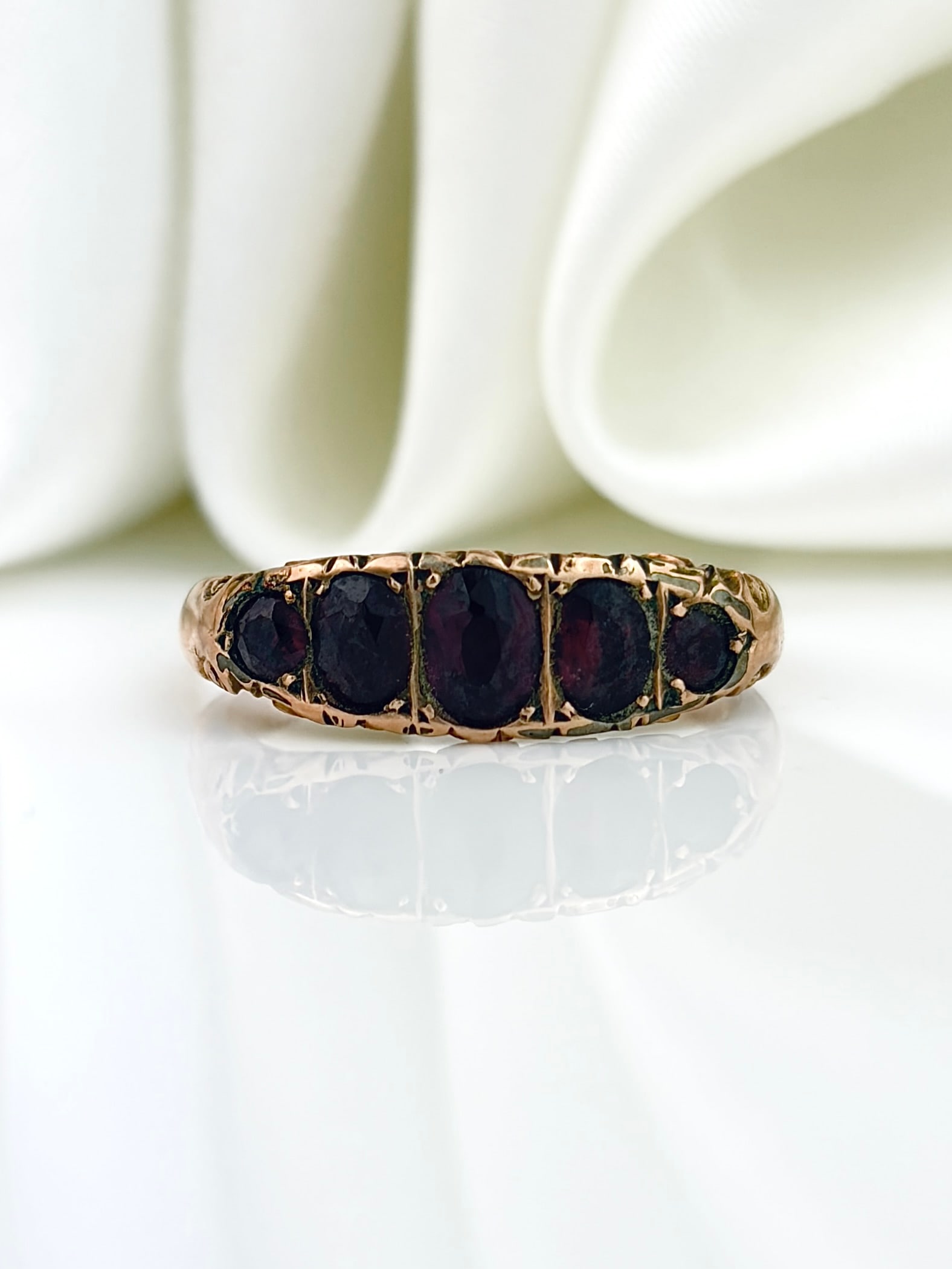 ANTIQUE C.1902 9CT YELLOW GOLD ALMANDINE GARNET 5 STONE RING: ANTIQUE C.1902 9CT YELLOW GOLD ALMANDINE GARNET 5 STONE RING Exquisite purpley/red almandine garnet stones set in a gorgeous scroll setting!