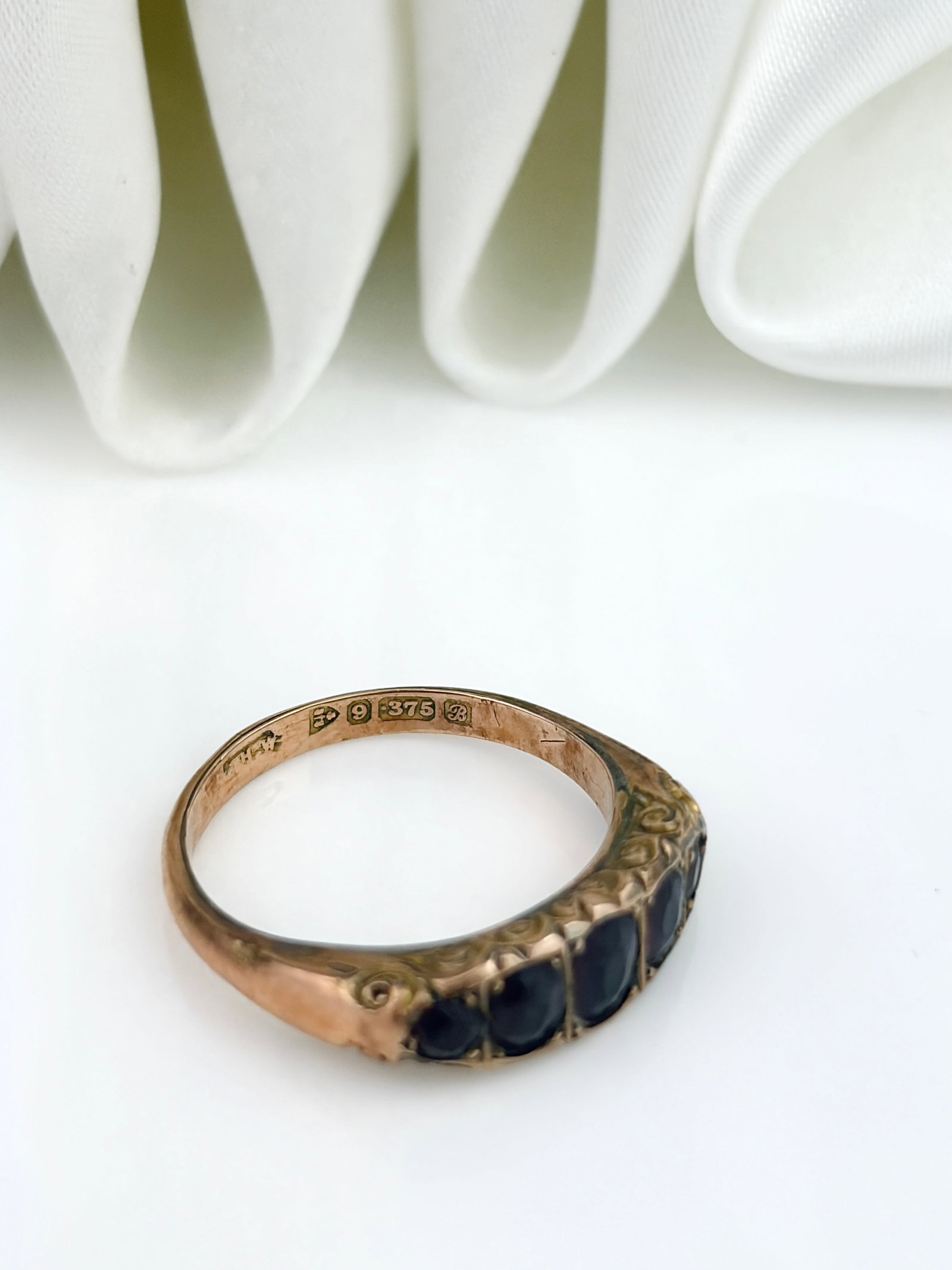 ANTIQUE C.1902 9CT YELLOW GOLD ALMANDINE GARNET 5 STONE RING - 4