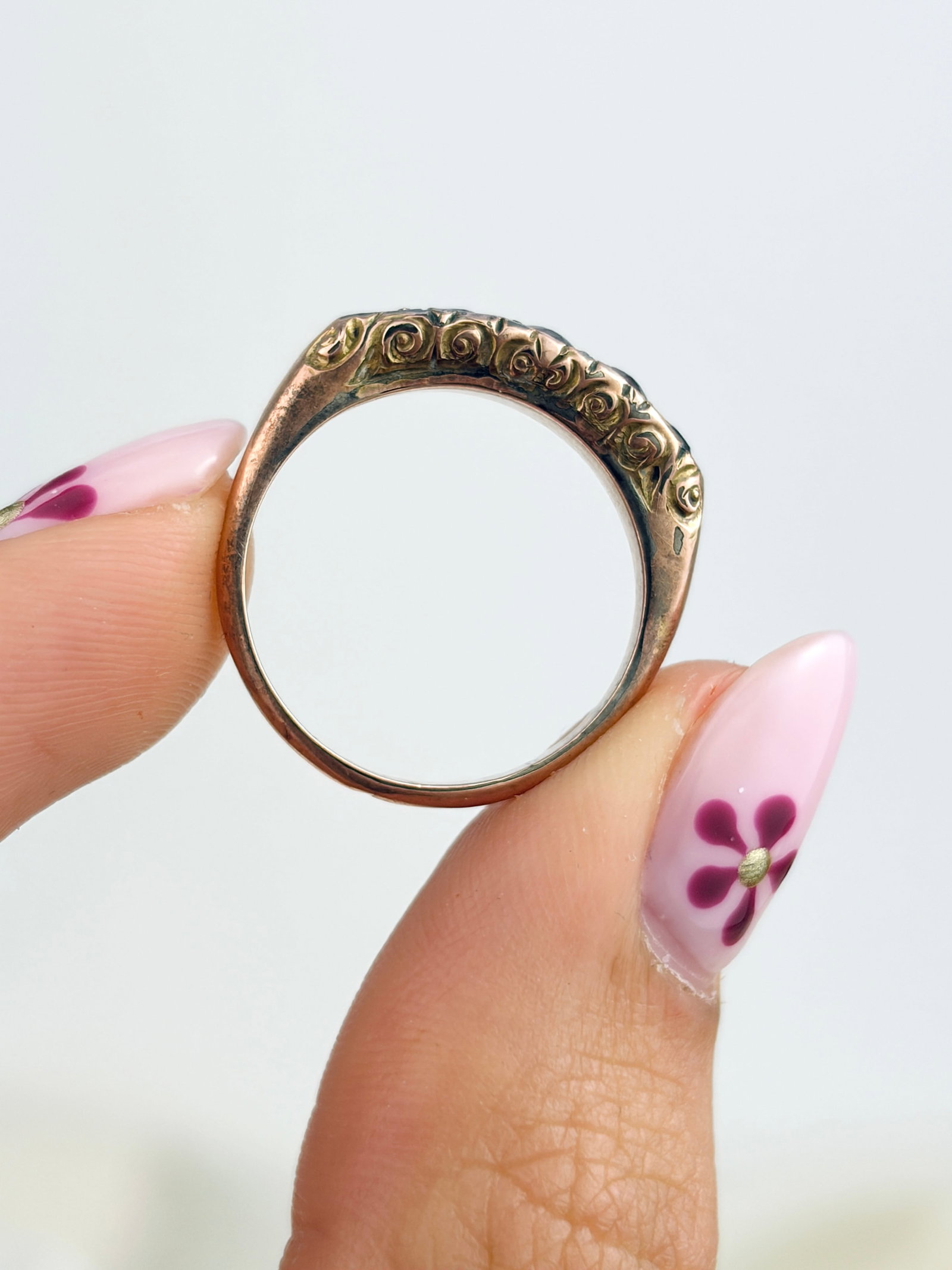 ANTIQUE C.1902 9CT YELLOW GOLD ALMANDINE GARNET 5 STONE RING - 6