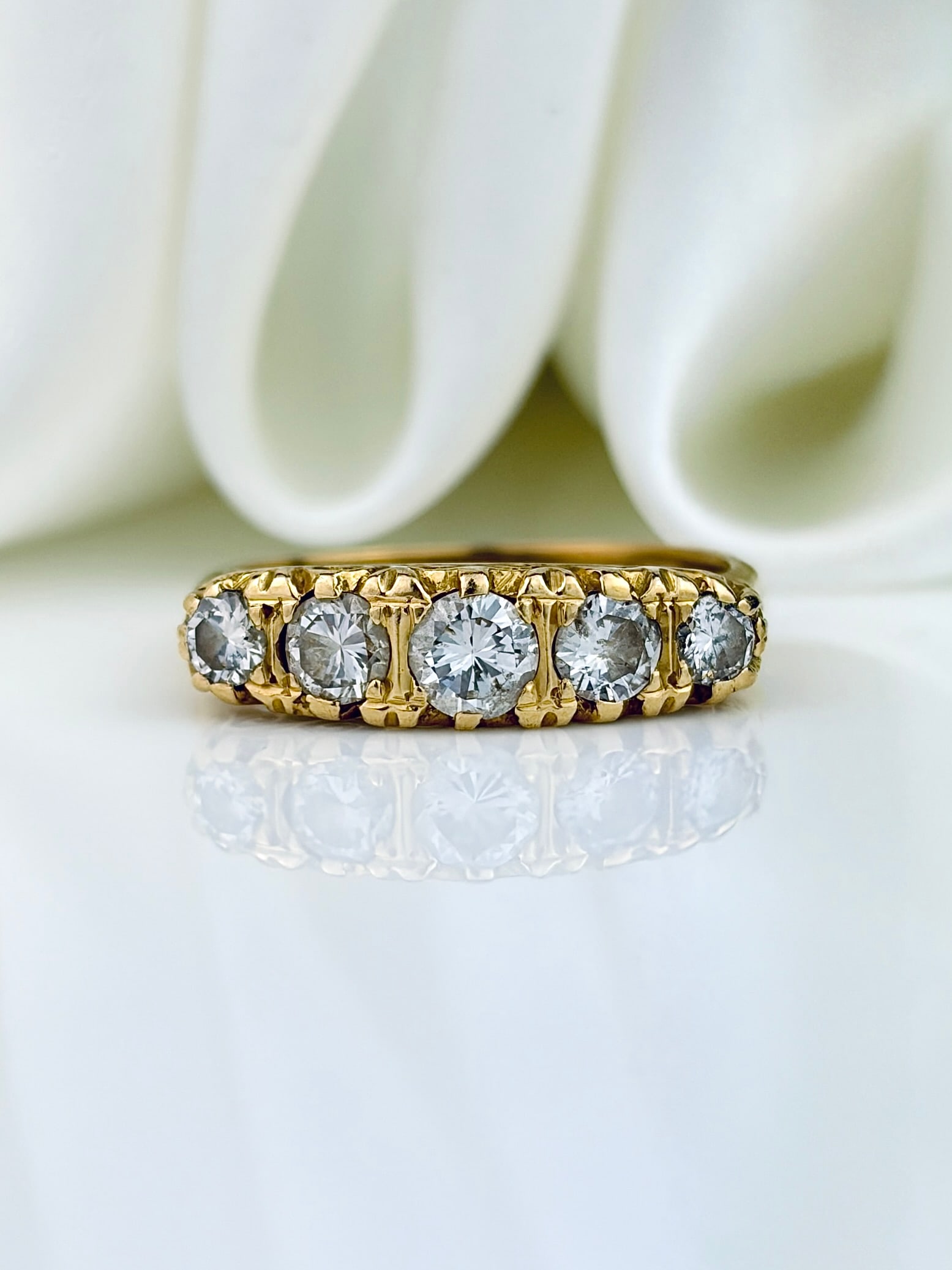 ANTIQUE 18CT YELLOW GOLD DIAMOND 5 STONE RING WITH SCROLL SETTING: ANTIQUE 18CT YELLOW GOLD DIAMOND 5 STONE RING WITH SCROLL SETTING Stunning diamond ring that sparkles like mad! Weight: 4g Size: UK L1/2, US 6.25, Width 4.5mm, height off finger 3.5mm Materials: