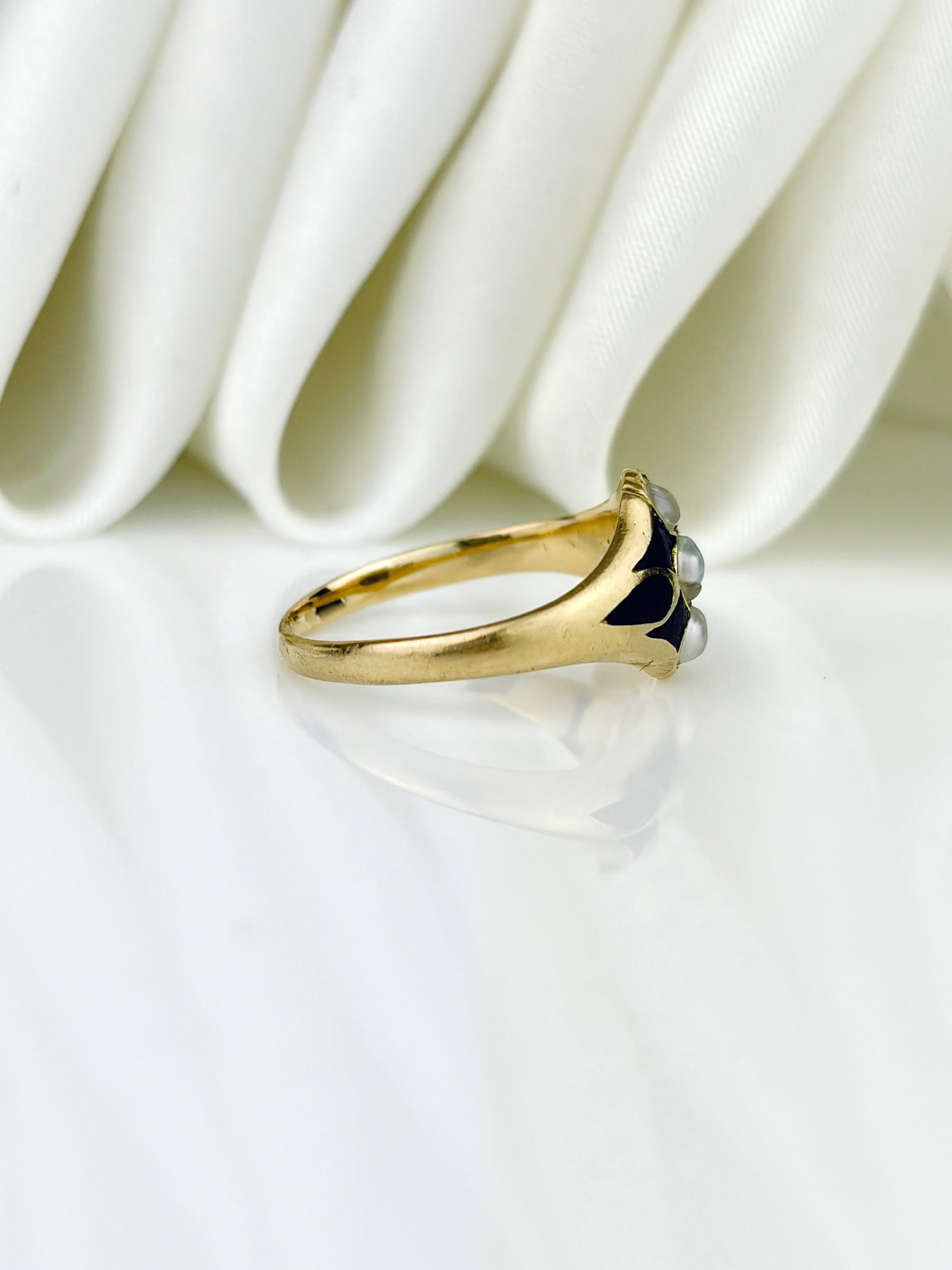 Antique 18ct Yellow Gold Pearl and Blue Enamel Three Stone Ring - 2
