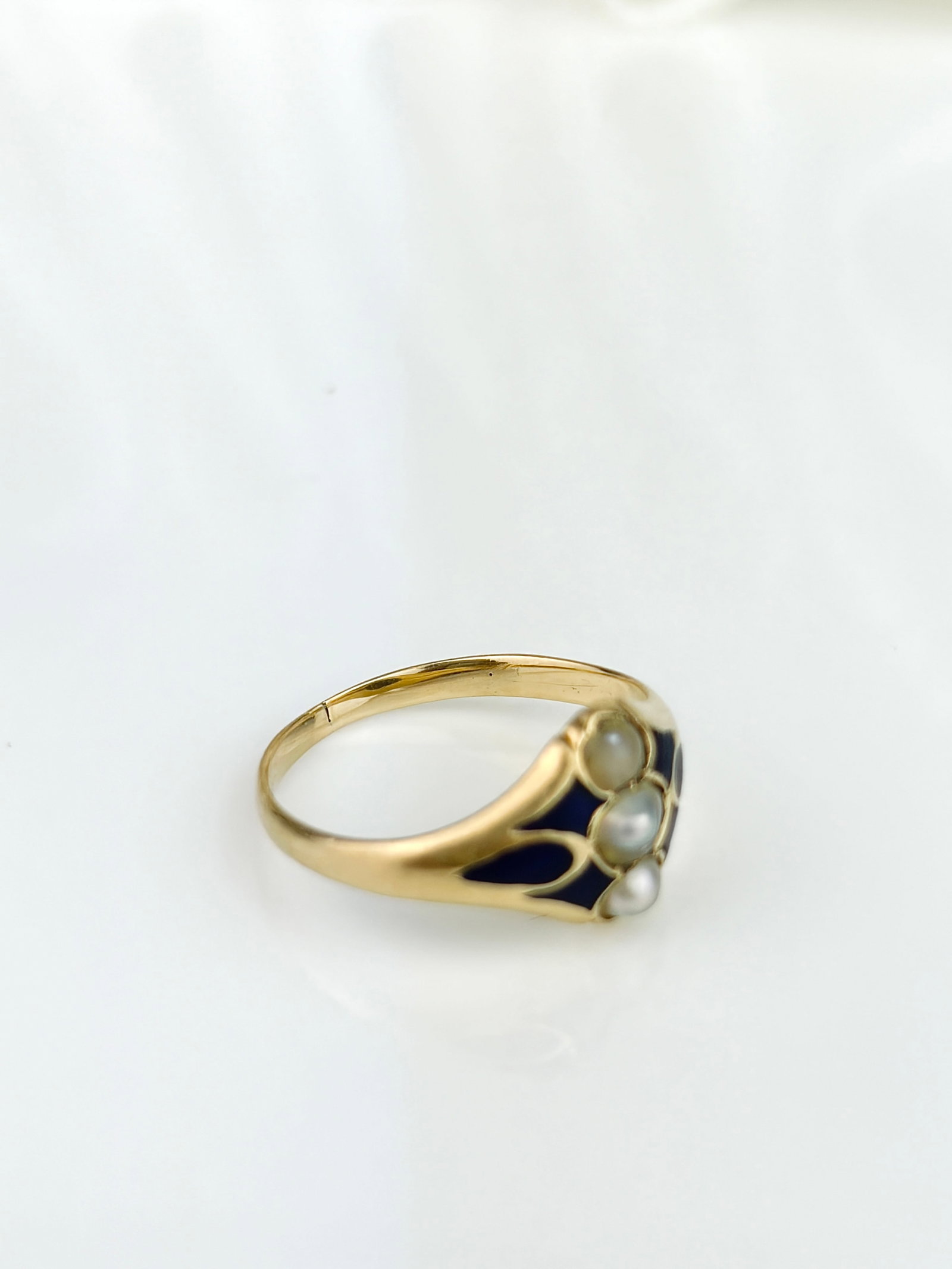 Antique 18ct Yellow Gold Pearl and Blue Enamel Three Stone Ring - 4