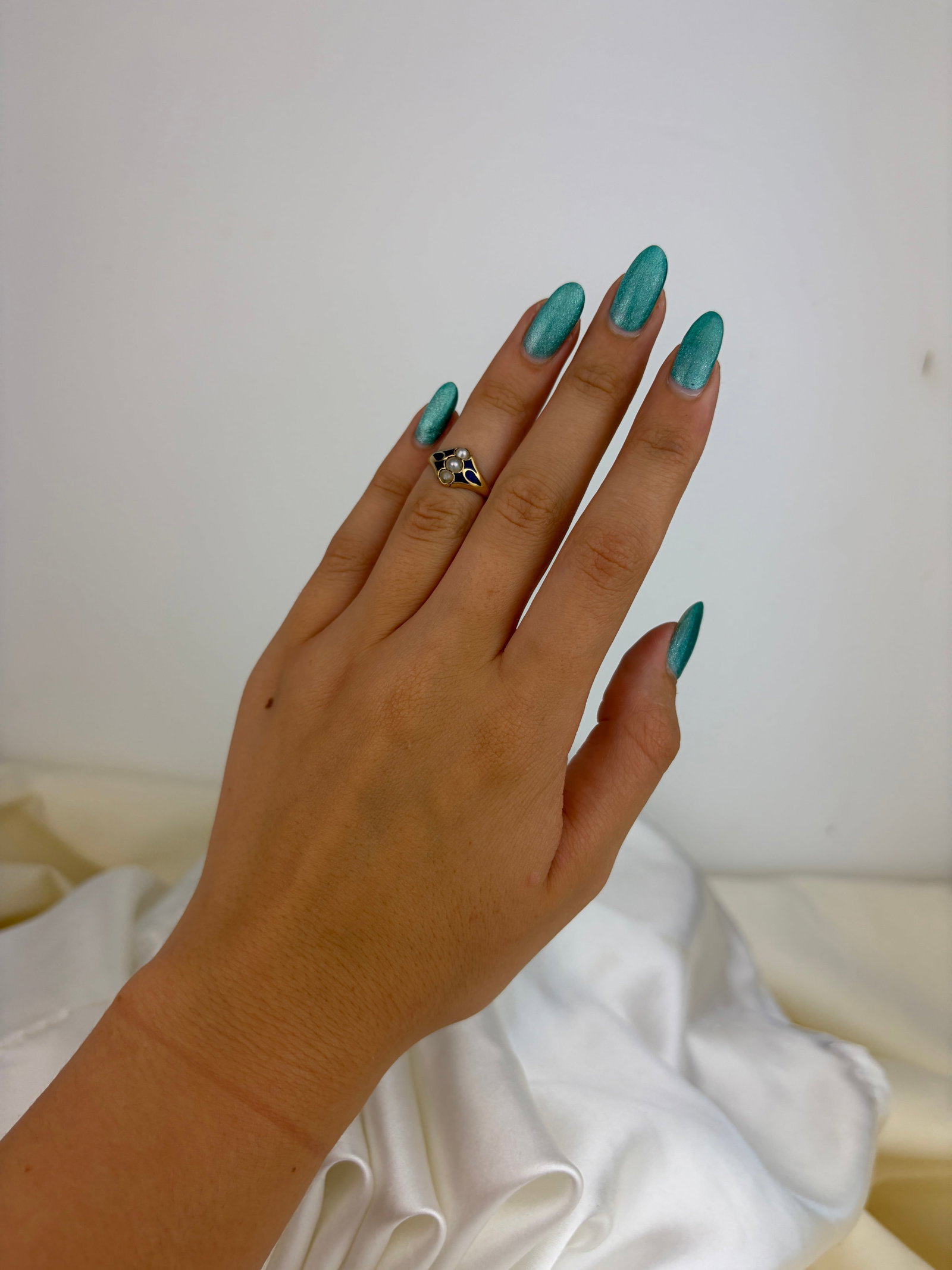 Antique 18ct Yellow Gold Pearl and Blue Enamel Three Stone Ring - 7