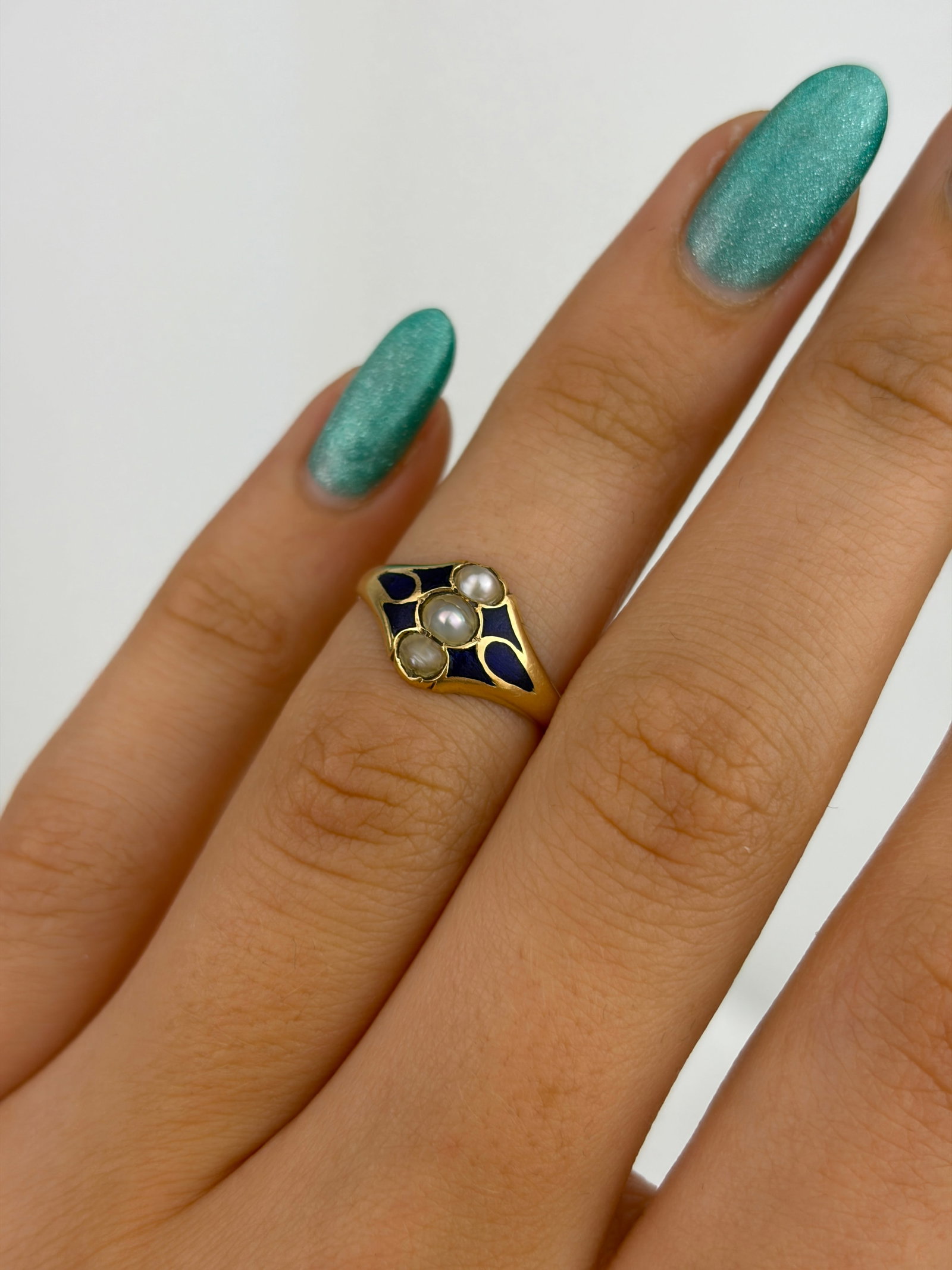 Antique 18ct Yellow Gold Pearl and Blue Enamel Three Stone Ring - 8