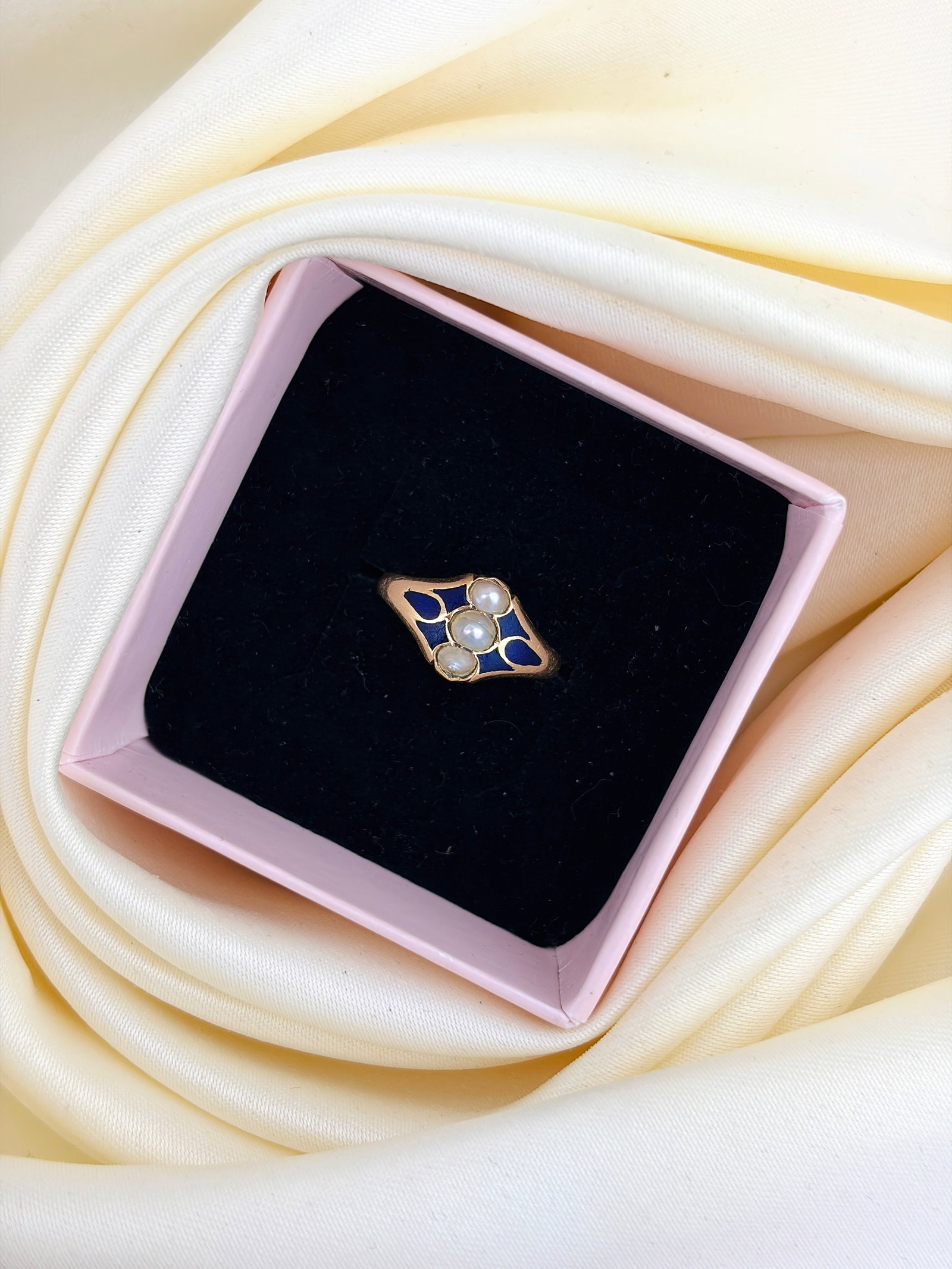 Antique 18ct Yellow Gold Pearl and Blue Enamel Three Stone Ring - 9