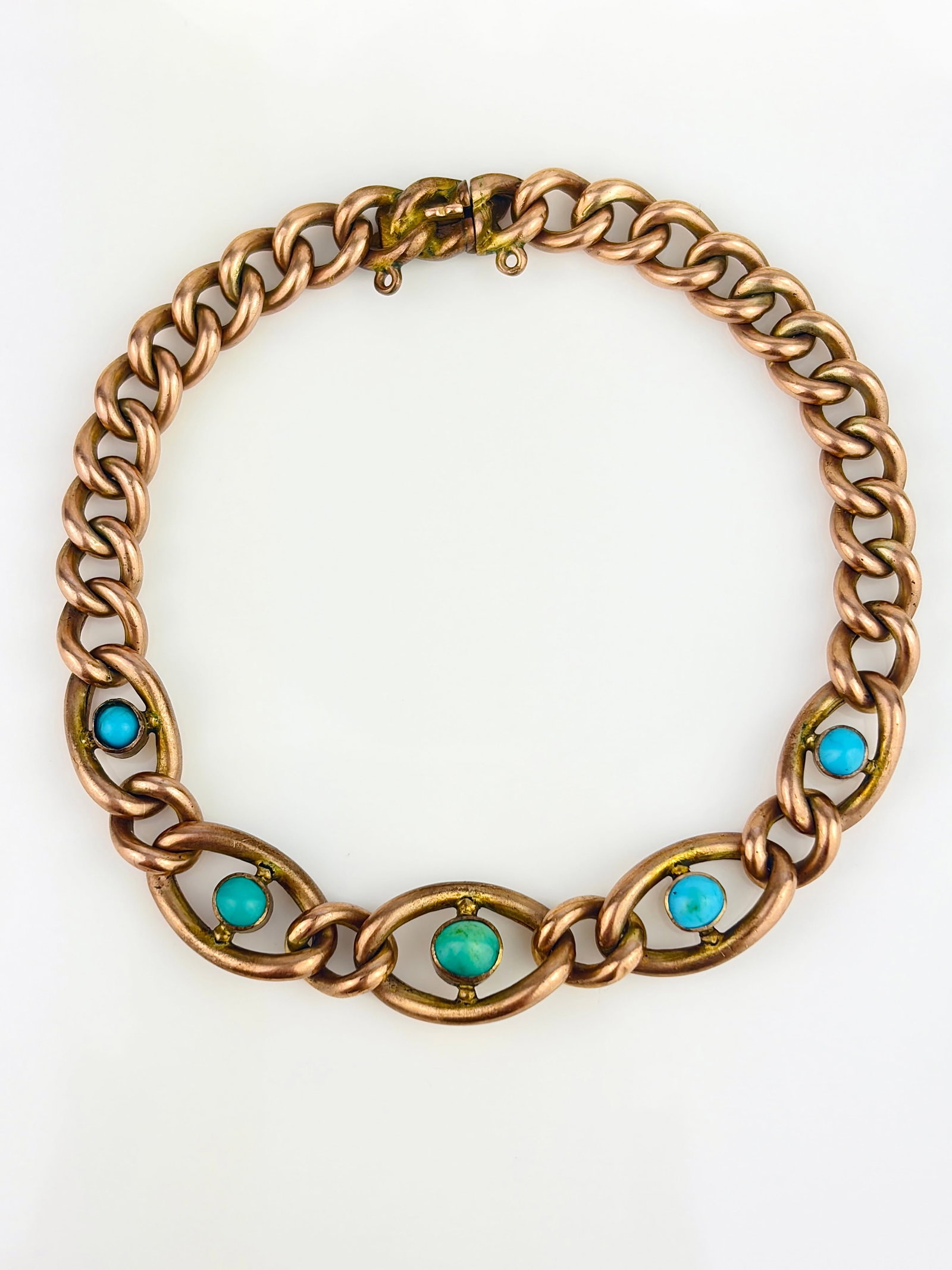 ANTIQUE CURB LINK BRACELET WITH TURQUOISE DETAILS IN GOLD: ANTIQUE CURB LINK BRACELET WITH TURQUOISE DETAILS IN GOLD Lovely antique bracelet with juicy cabochon turquoise details!