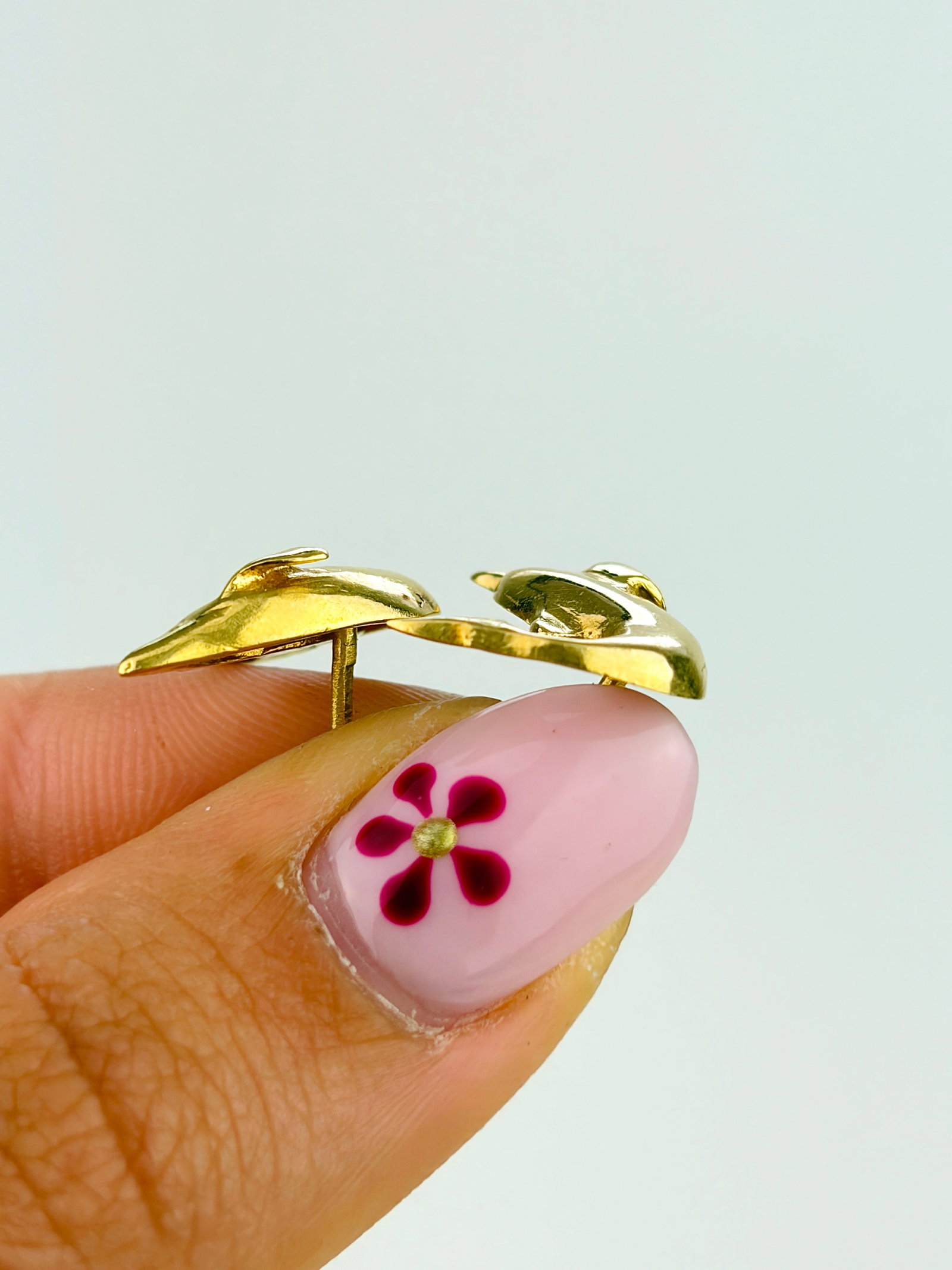 SWEET VINTAGE 18CT YELLOW GOLD DOLPHIN STUD EARRINGS - 2