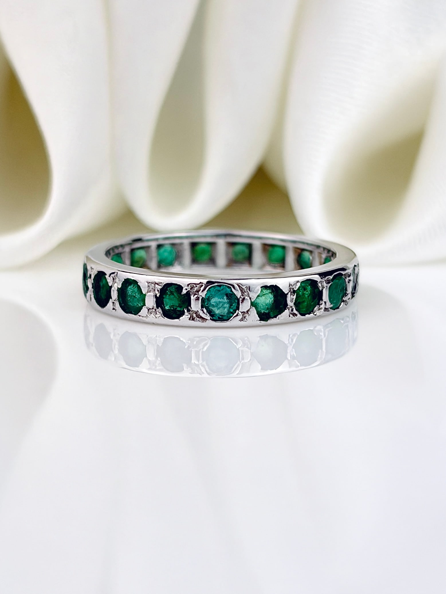 LOVELY PLATINUM EMERALD FULL ETERNITY RING: LOVELY PLATINUM EMERALD FULL ETERNITY RING Amazing ring that is stackable, or can be worn on its own as a pop of colour! Weight: 3.3g Size: UK K1/2, US 5.75, Width 3mm, height off finger 1mm