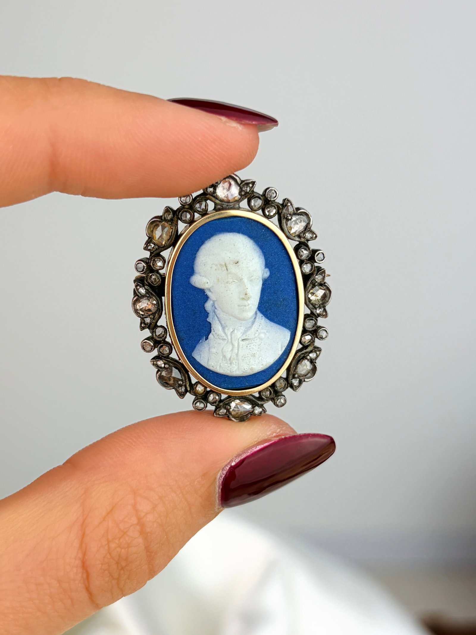 Antique Rose Cut Diamond Surround Cameo Brooch in Gold and Silver - 5