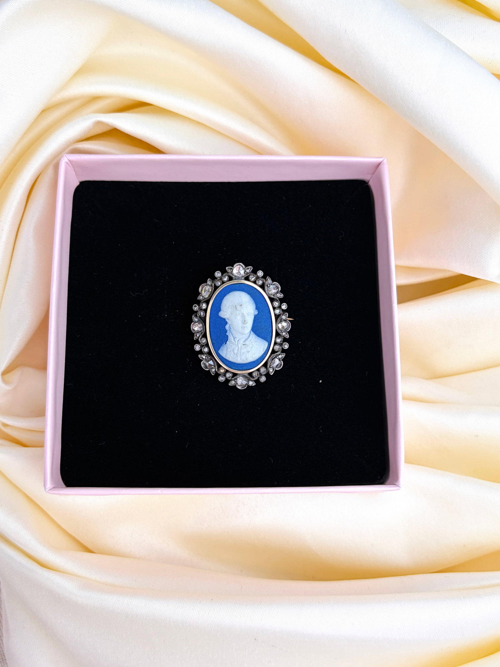 Antique Rose Cut Diamond Surround Cameo Brooch in Gold and Silver - 6