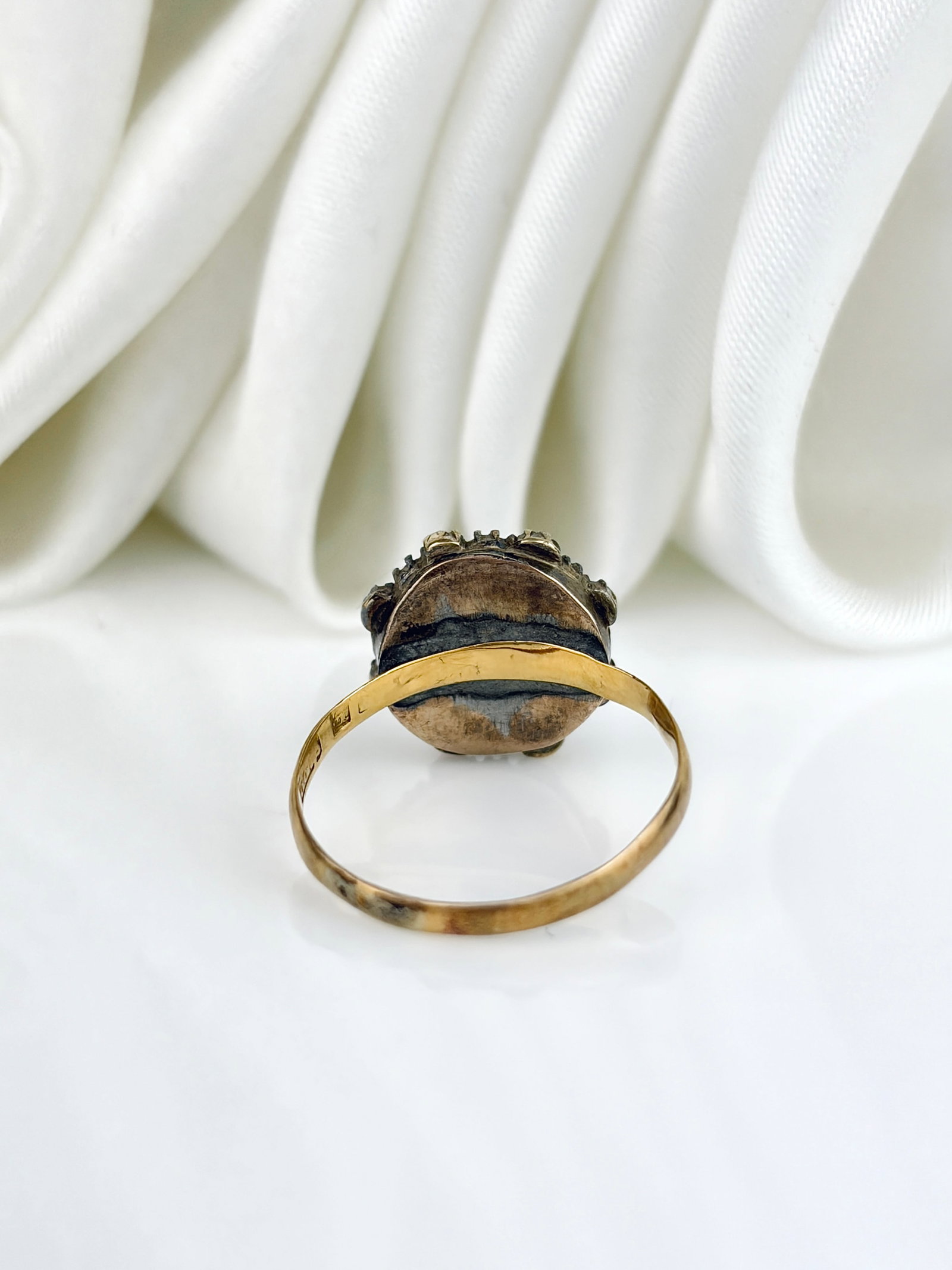 Lovely Antique c.1850 22ct Gold Emerald and Pearl Cluster Ring - 3