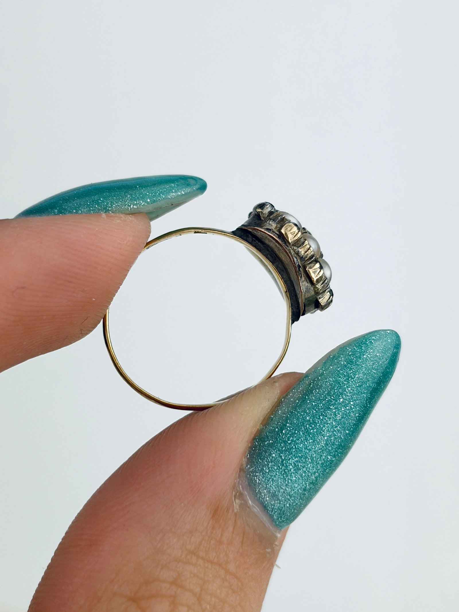 Lovely Antique c.1850 22ct Gold Emerald and Pearl Cluster Ring - 6