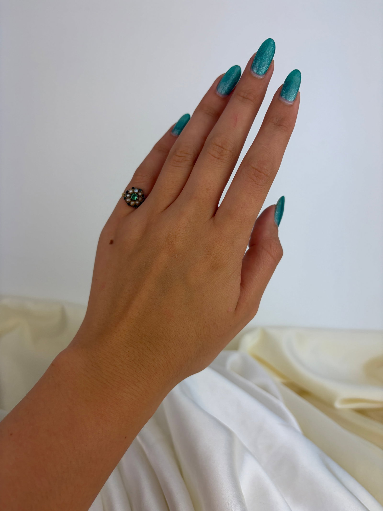 Lovely Antique c.1850 22ct Gold Emerald and Pearl Cluster Ring - 7