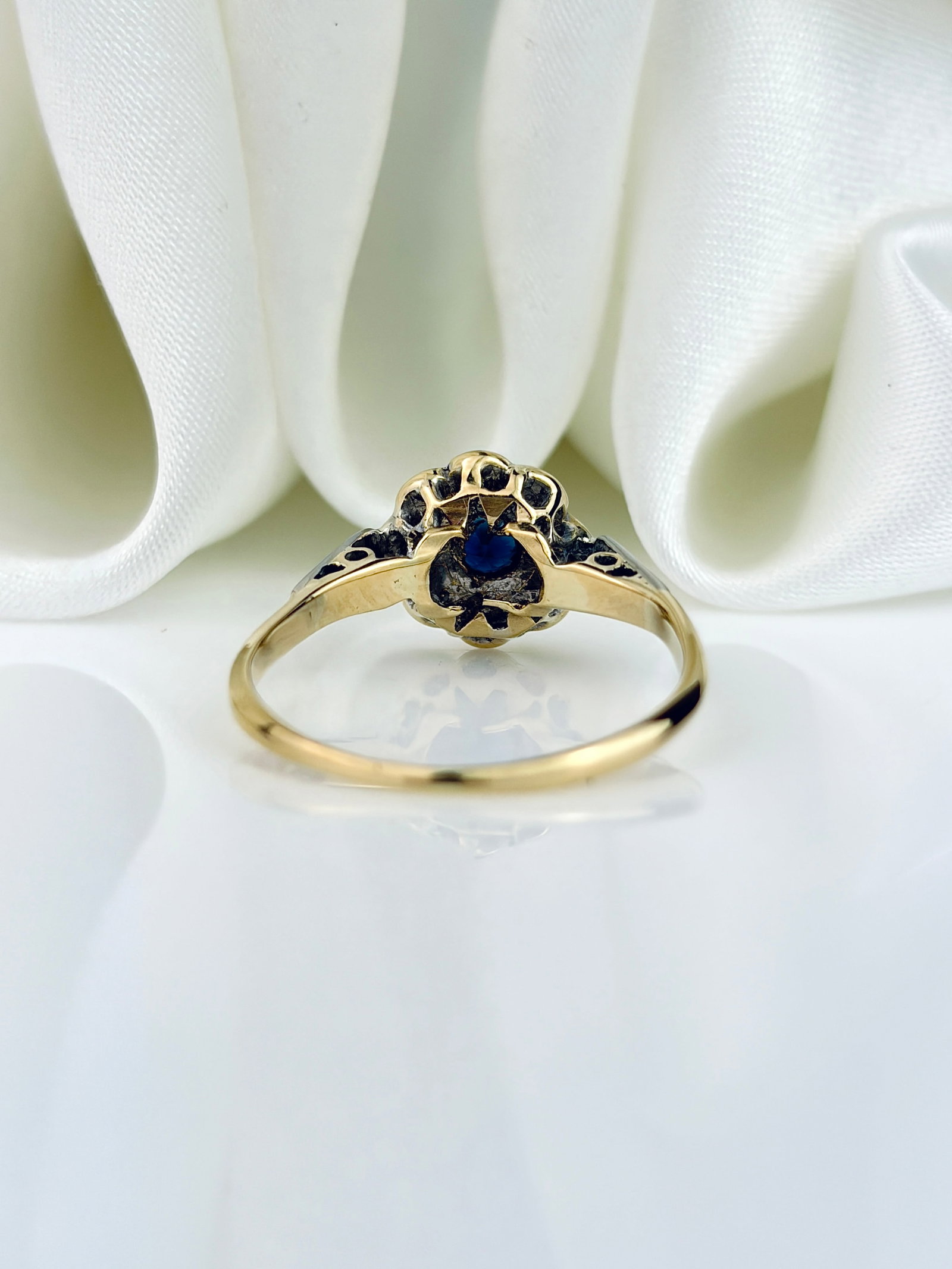 ANTIQUE 18CT GOLD AND PLATINUM SAPPHIRE AND DIAMOND FLOWER CLUSTER RING - 3