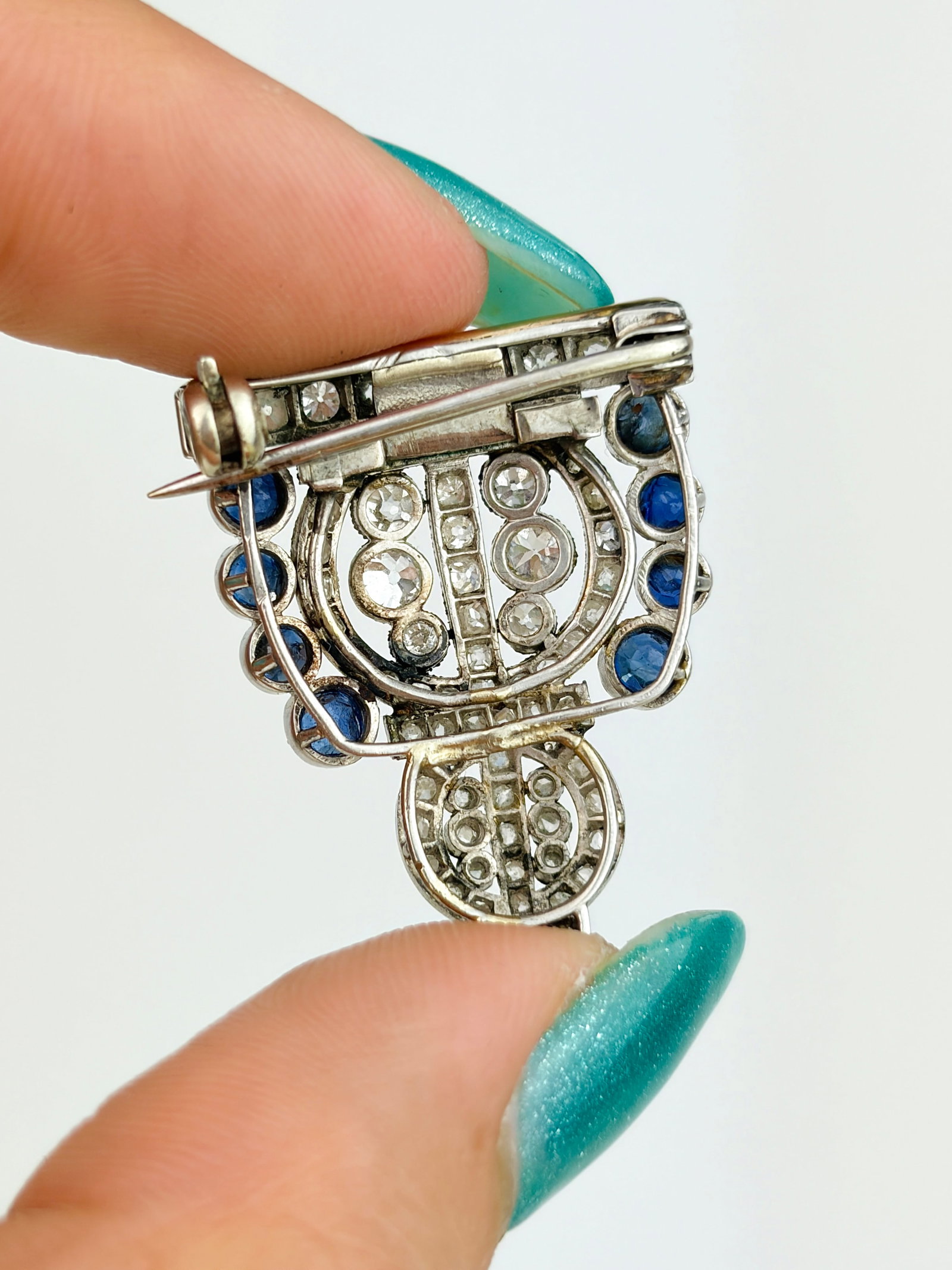 Antique Art Deco Sapphire and Diamond Brooch in Platinum - 3