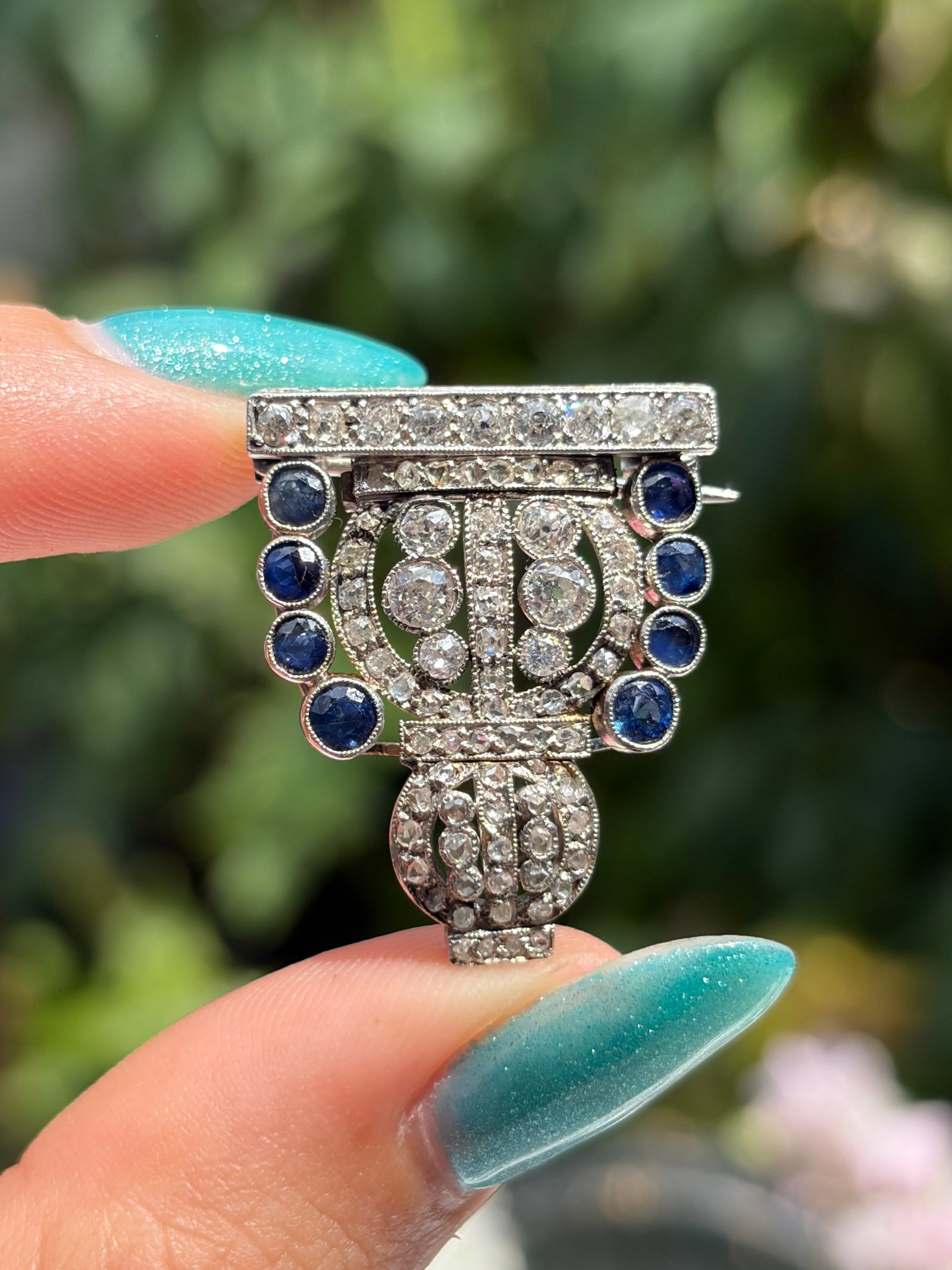 Antique Art Deco Sapphire and Diamond Brooch in Platinum - 7