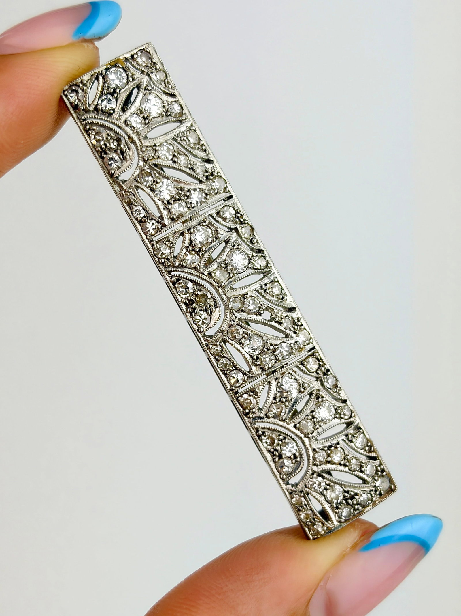 Outstanding Antique Diamond Panel Brooch in Platinum: Outstanding Antique Diamond Panel Brooch in platinum Wonderful quality diamond brooch made up from 3 sections weight 7.73 g Measurements : 5 x 1 cm depth : 2mm There is