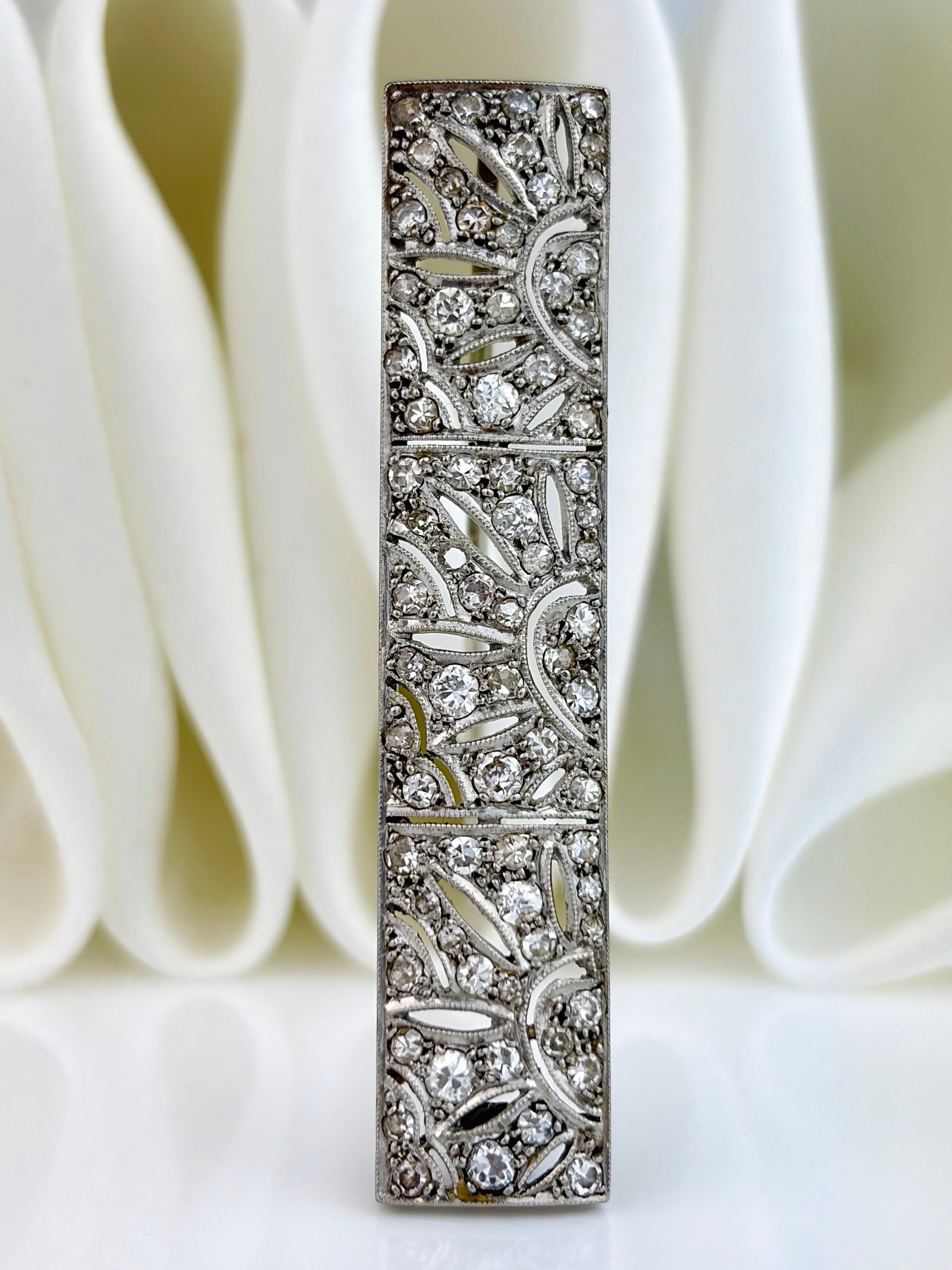 Outstanding Antique Diamond Panel Brooch in Platinum - 4