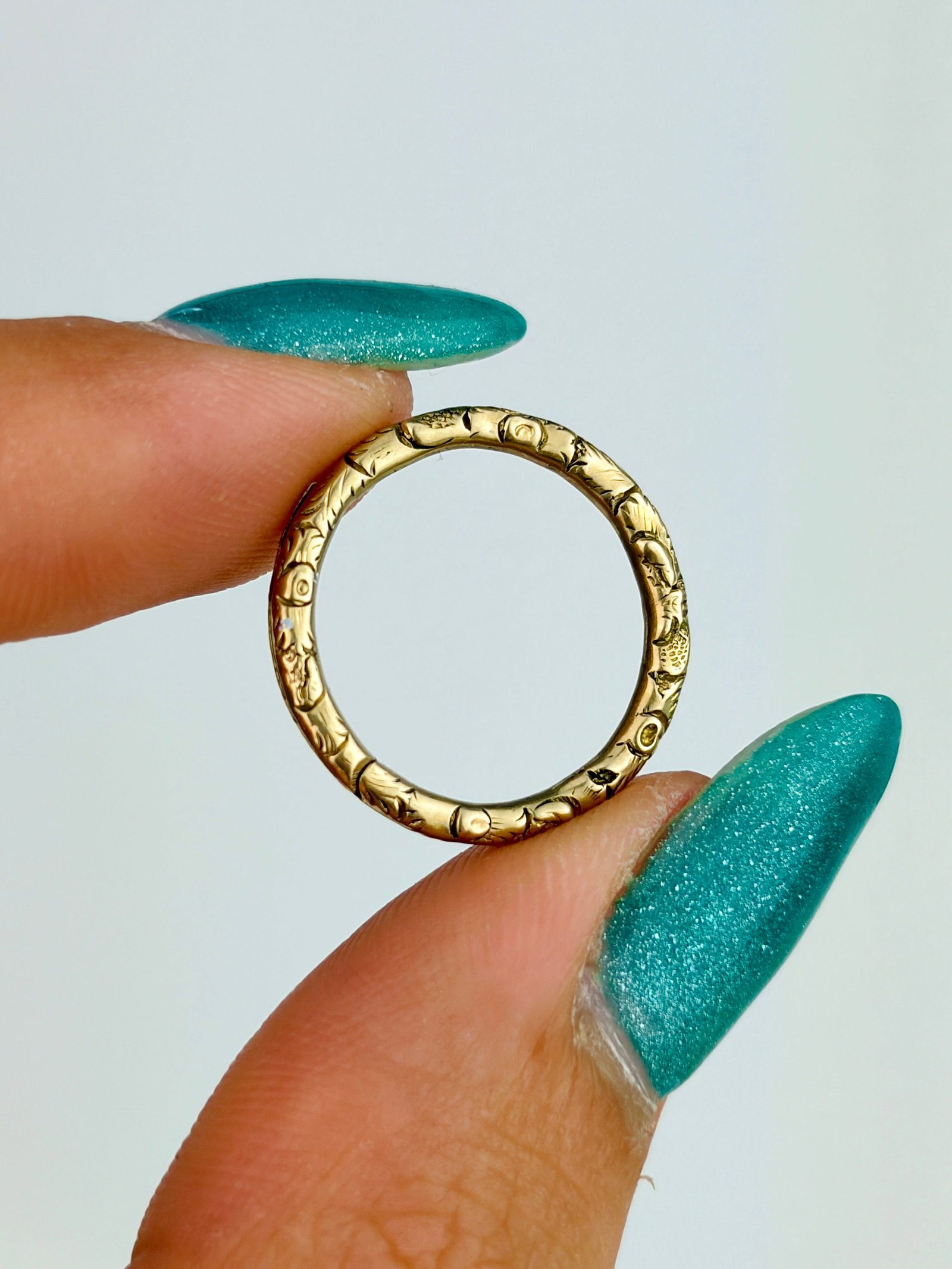 Antique Georgian 9ct Yellow Gold Engraved Detail Split Ring - 2