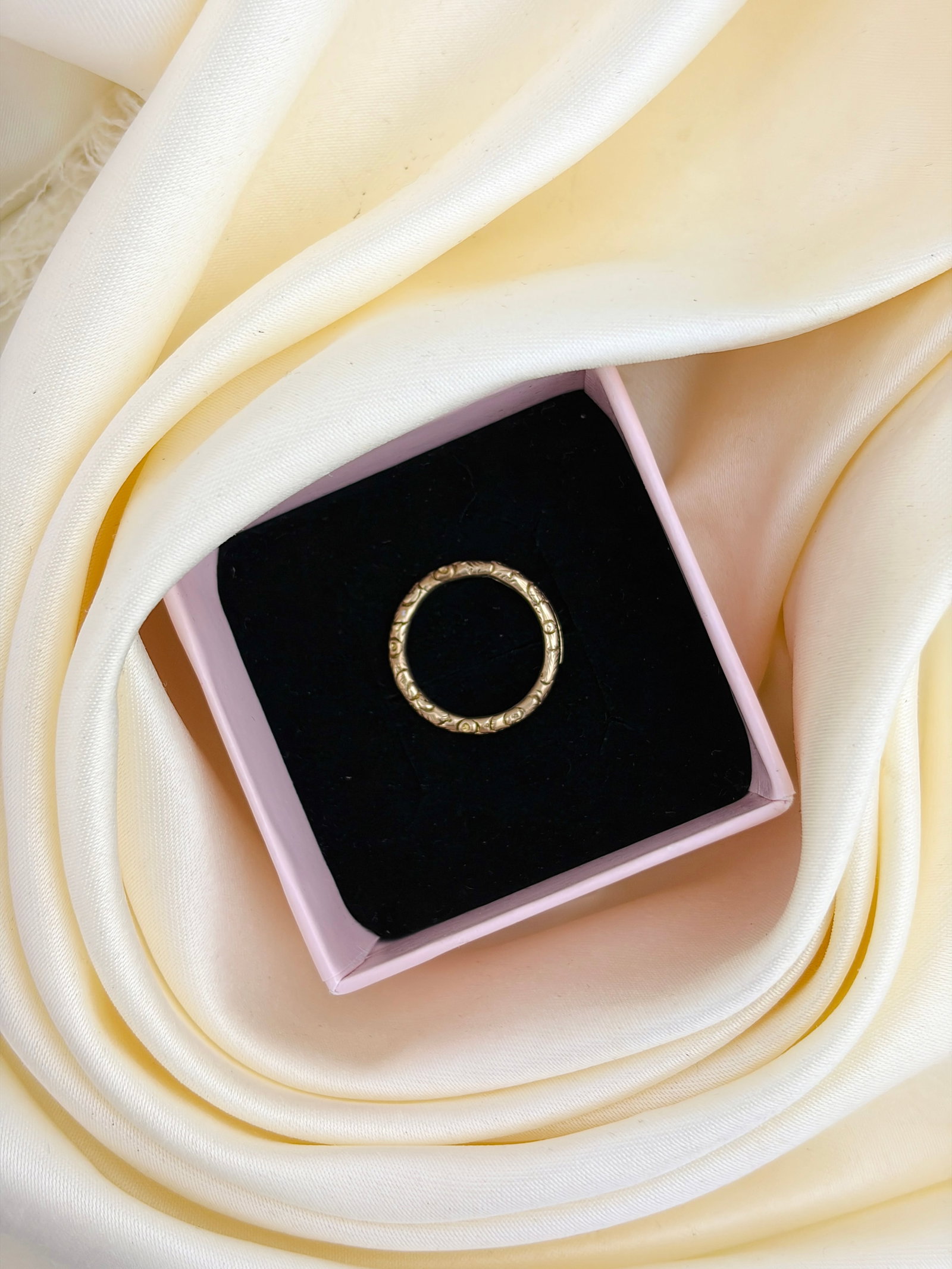 Antique Georgian 9ct Yellow Gold Engraved Detail Split Ring - 4