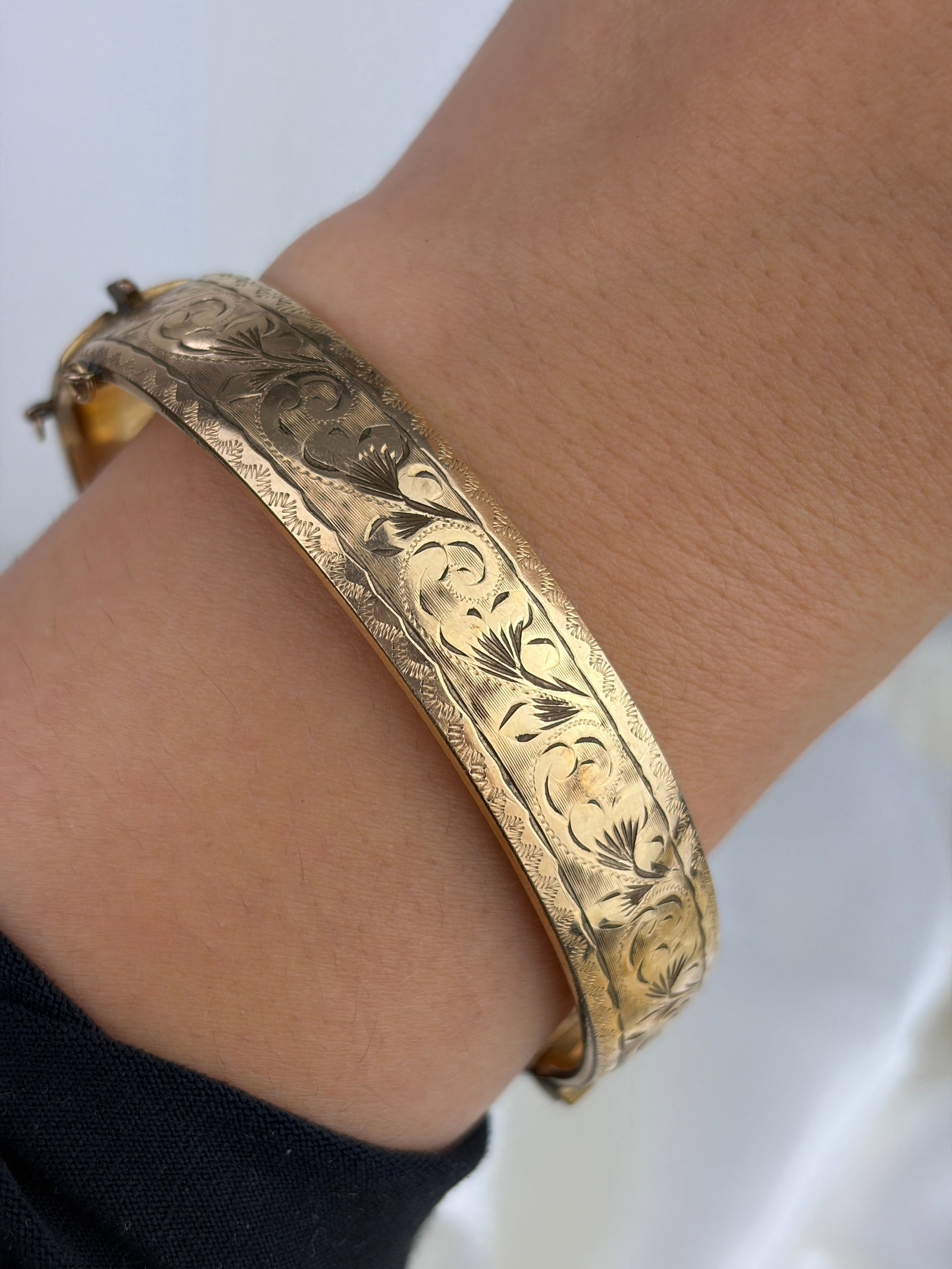 Vintage 9ct Gold Metal Core Swirl Bangle Bracelet - 6