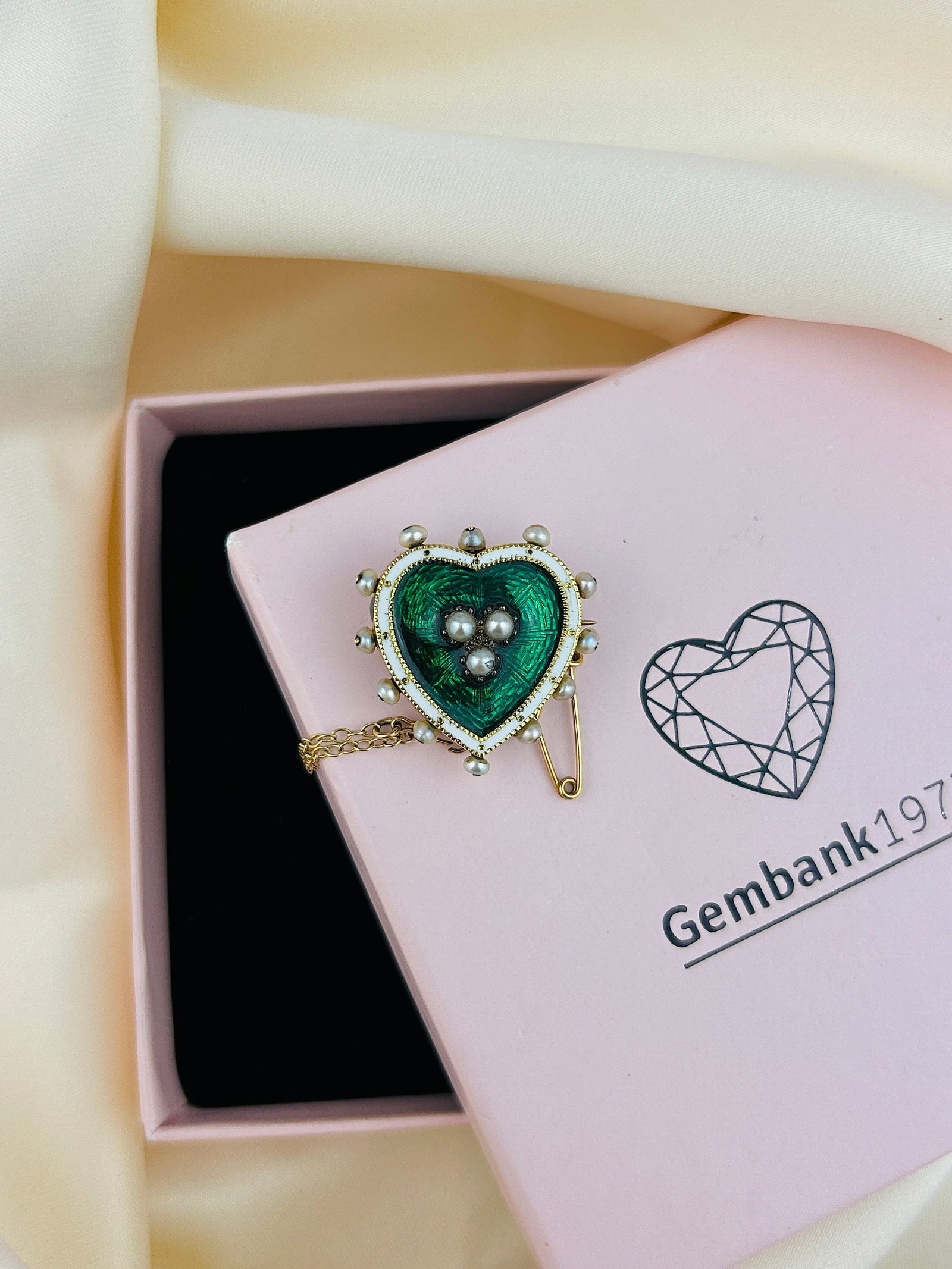 Edwardian Green and White Enamel and Pearl Heart Locket Back Brooch - 9