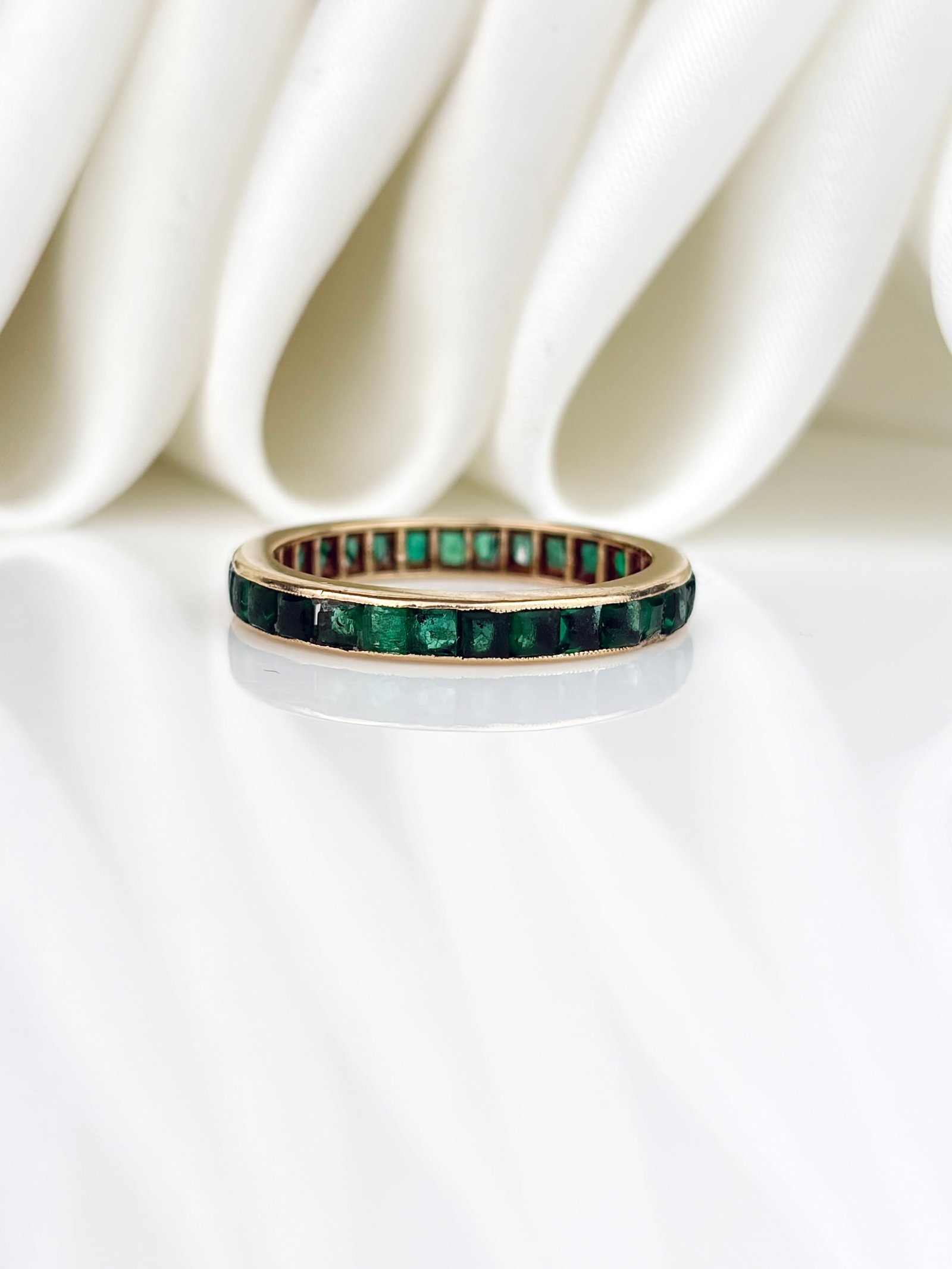 Lovely 18ct Yellow Gold Emerald Full Eternity Ring - 2