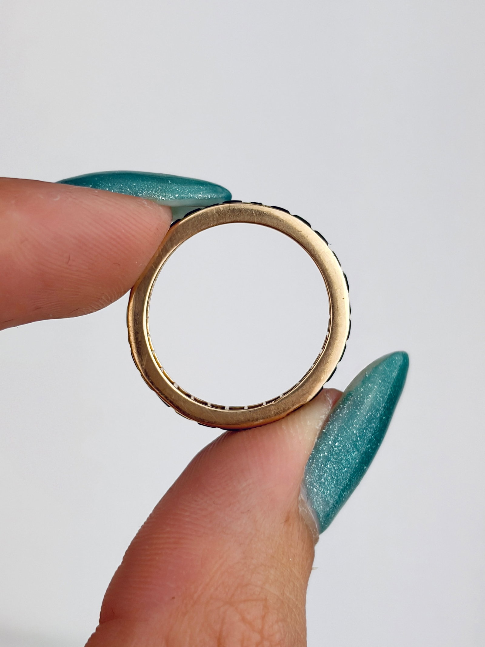 Lovely 18ct Yellow Gold Emerald Full Eternity Ring - 4